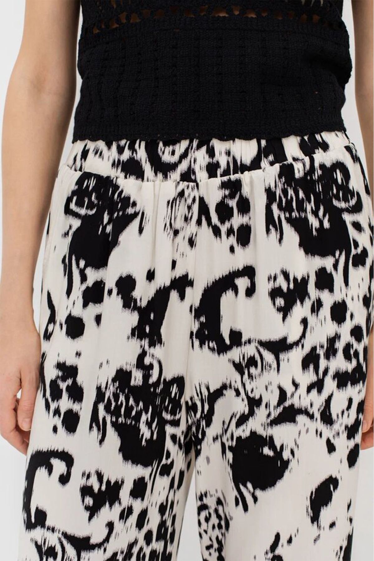 Брюки с абстрактным принтом 44443/20, 42р