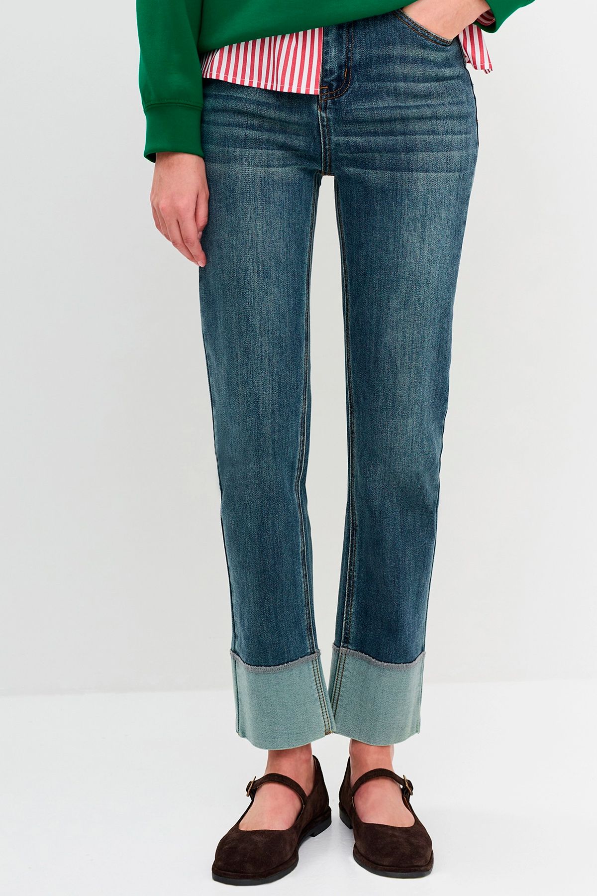 Джинсы прямого кроя с широкими отворотами, 40р