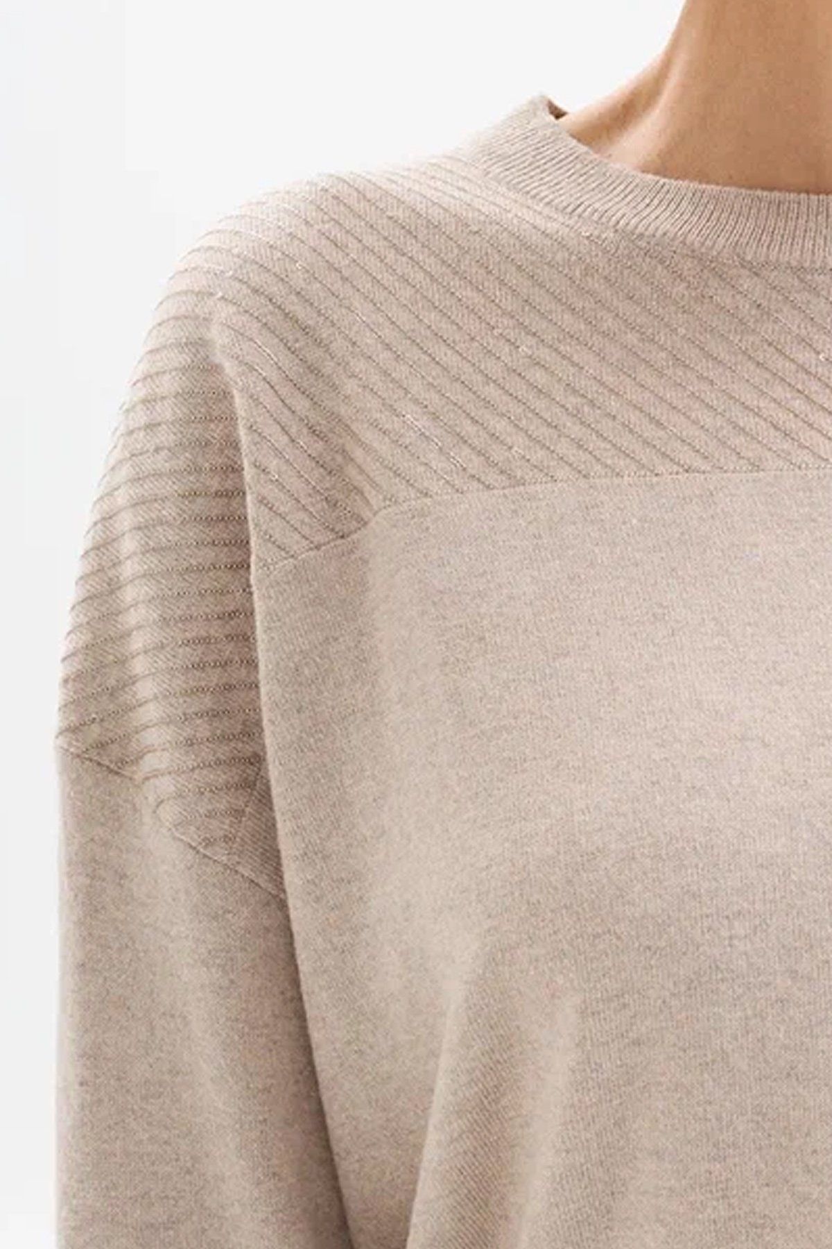 Джемпер с мерцающим декором, 44р