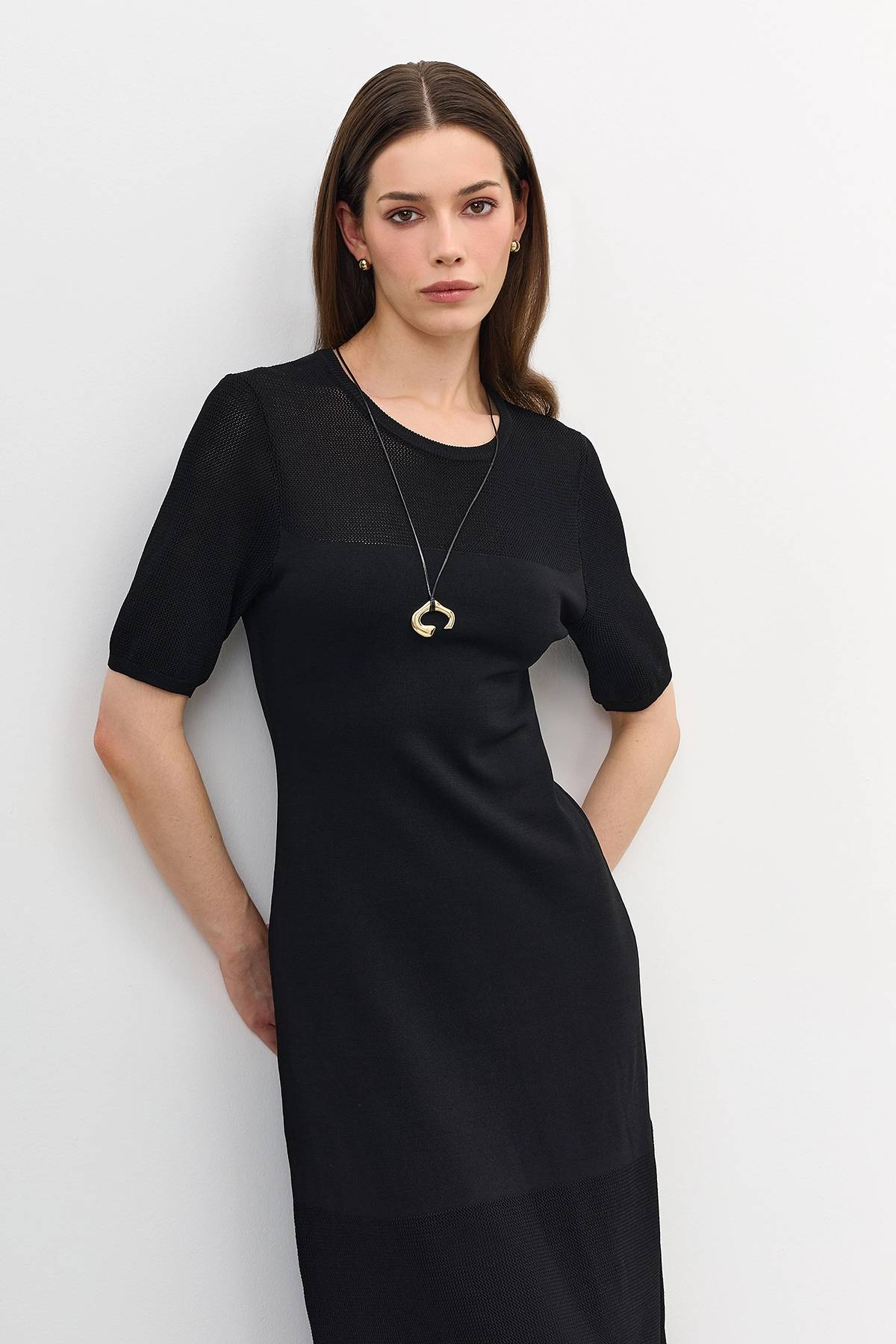 Вязаное платье с полупрозрачными деталями, 40