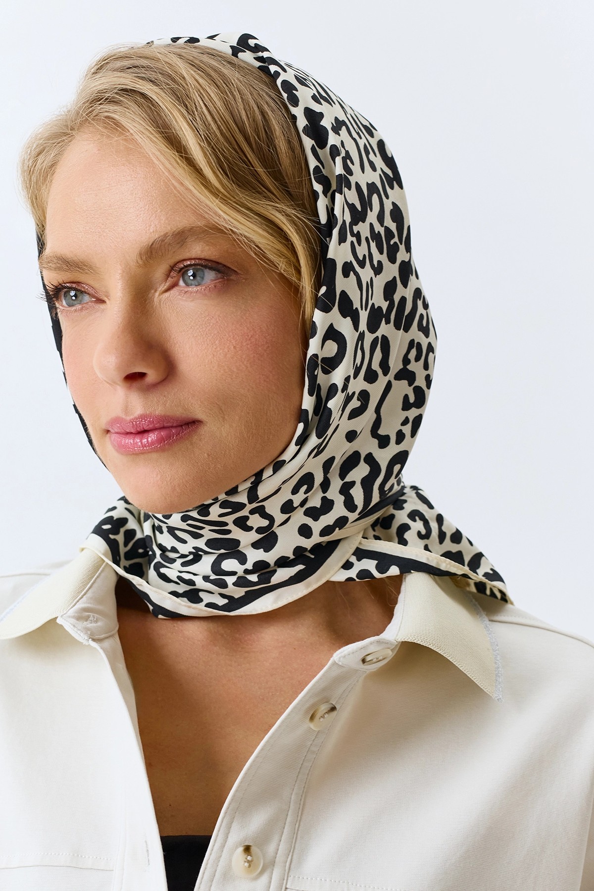 Тонкая косынка с анималистичным принтом, One