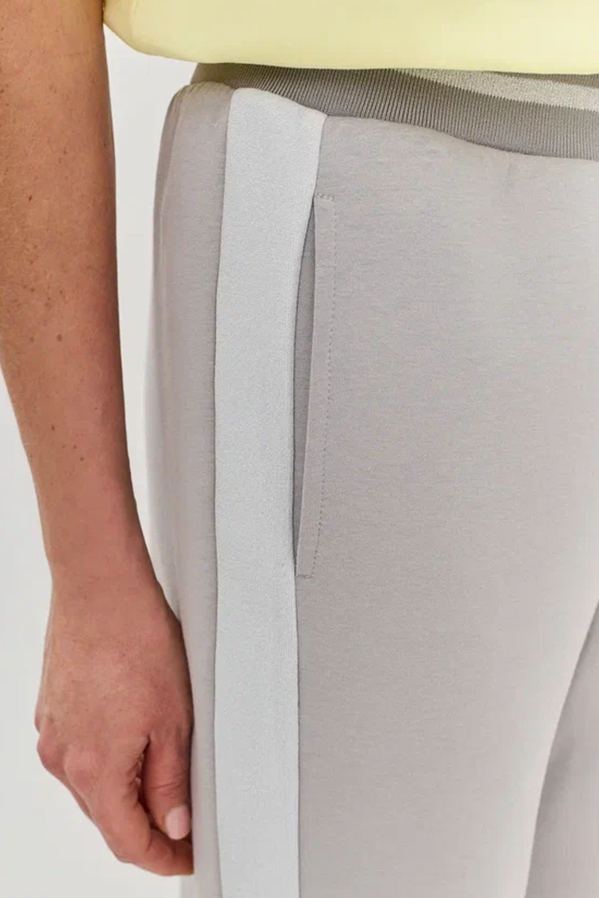 Брюки в спортивном стиле с кулисой на талии, 50р