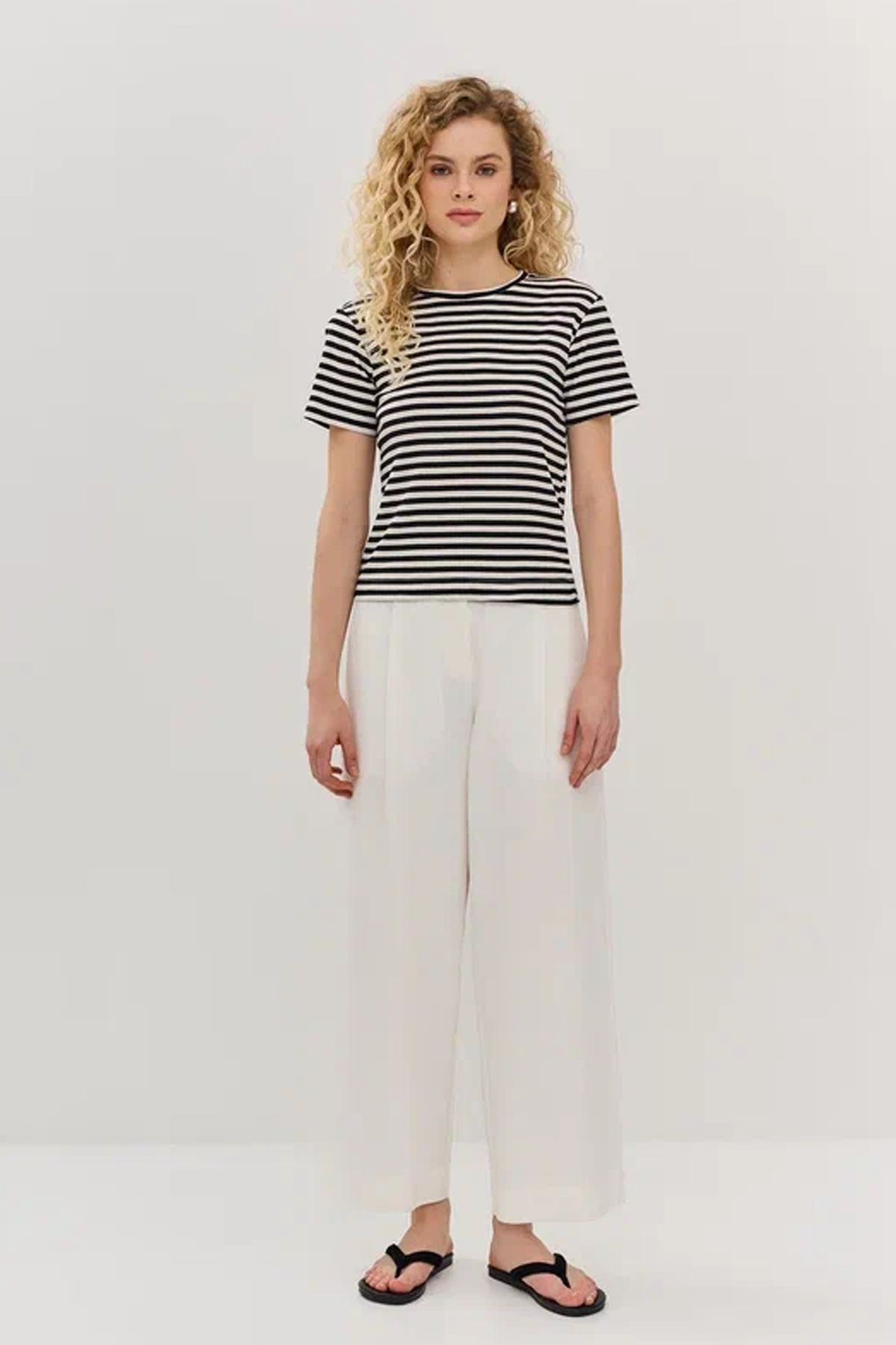 Белые брюки с защипами, 42р