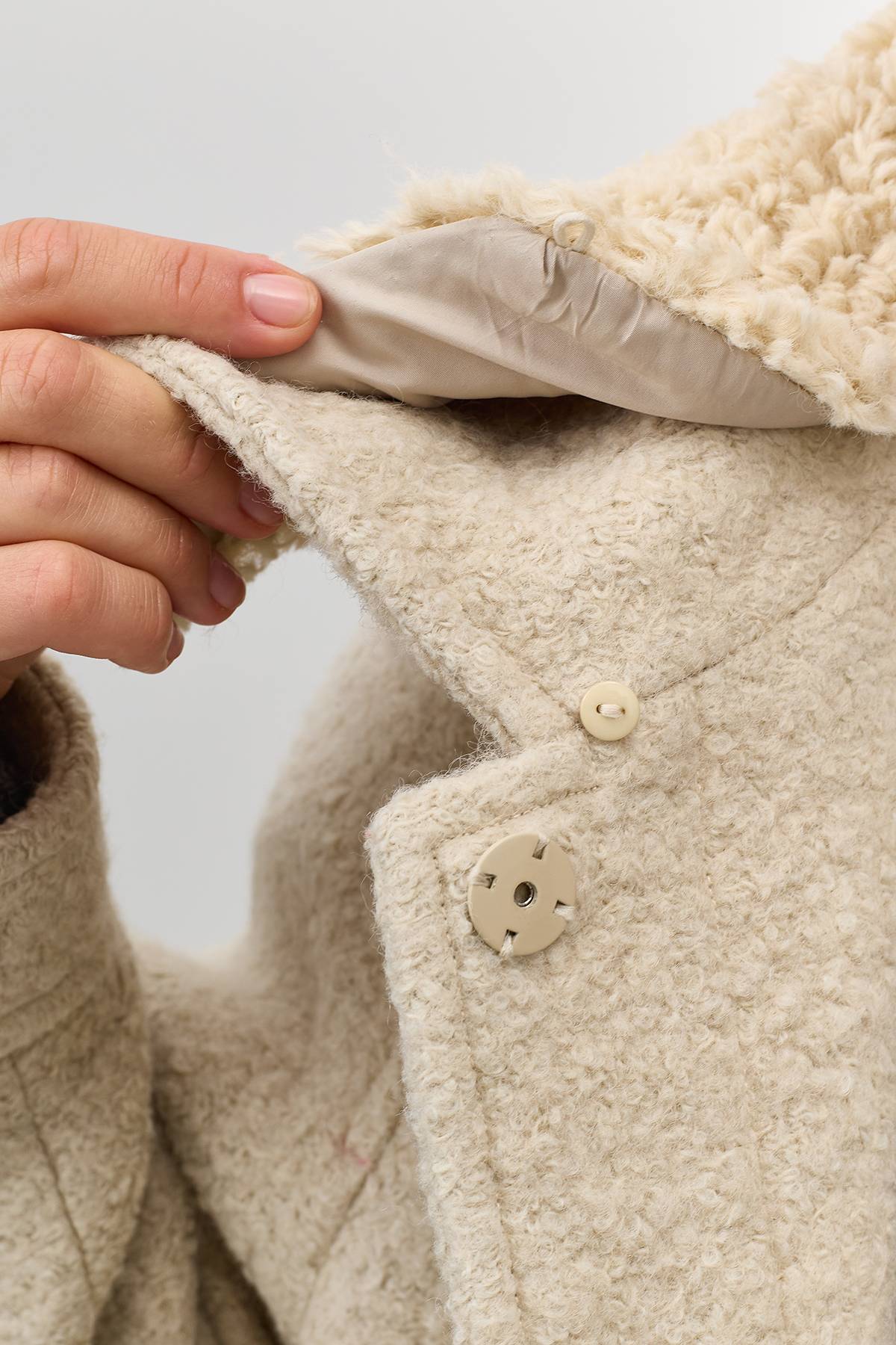 Лимитированная серия пальто с молочным палантином, 48