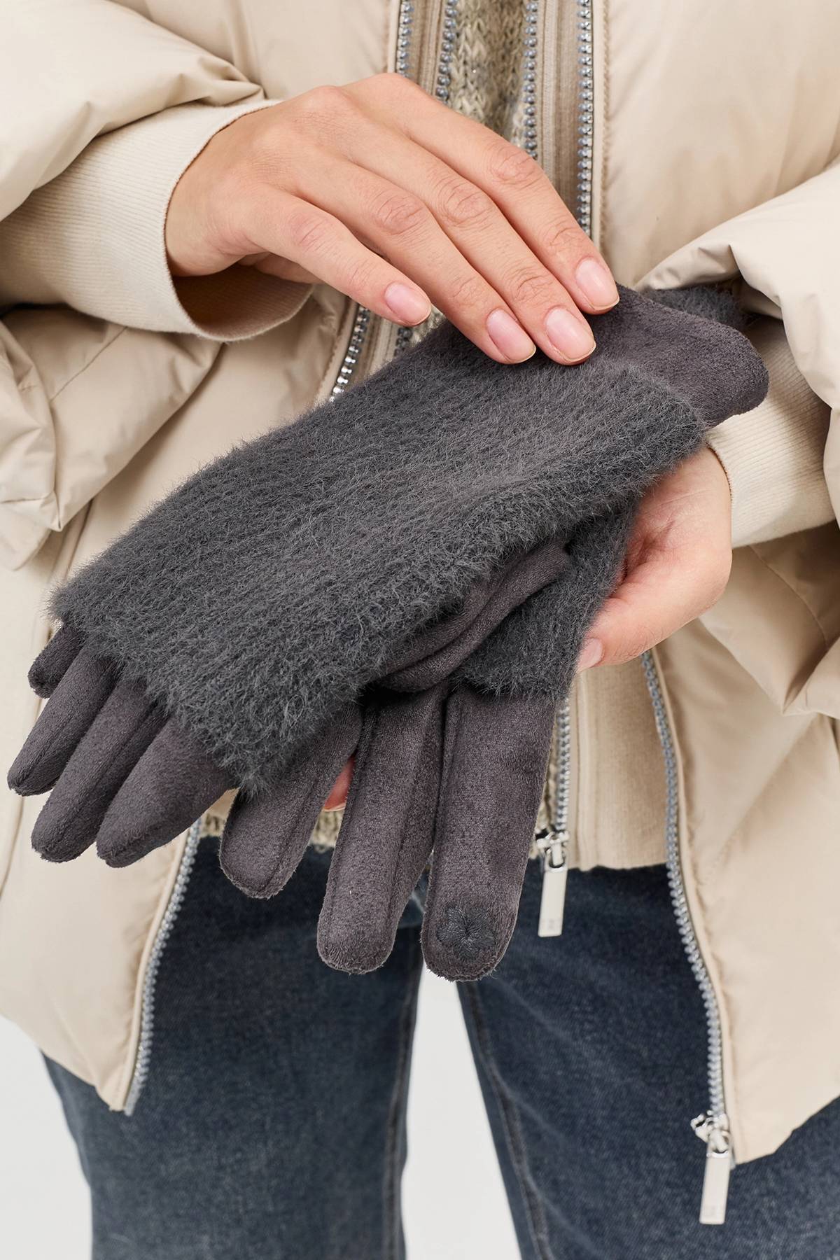 Серые вязаные перчатки с контрастной отделкой, One