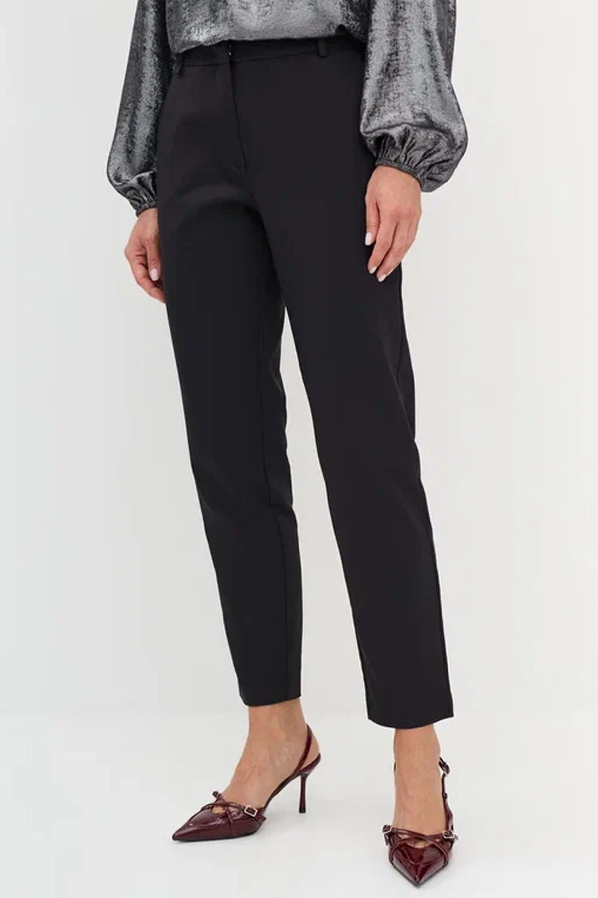 Чёрные брюки с зауженными штанинами, 48р