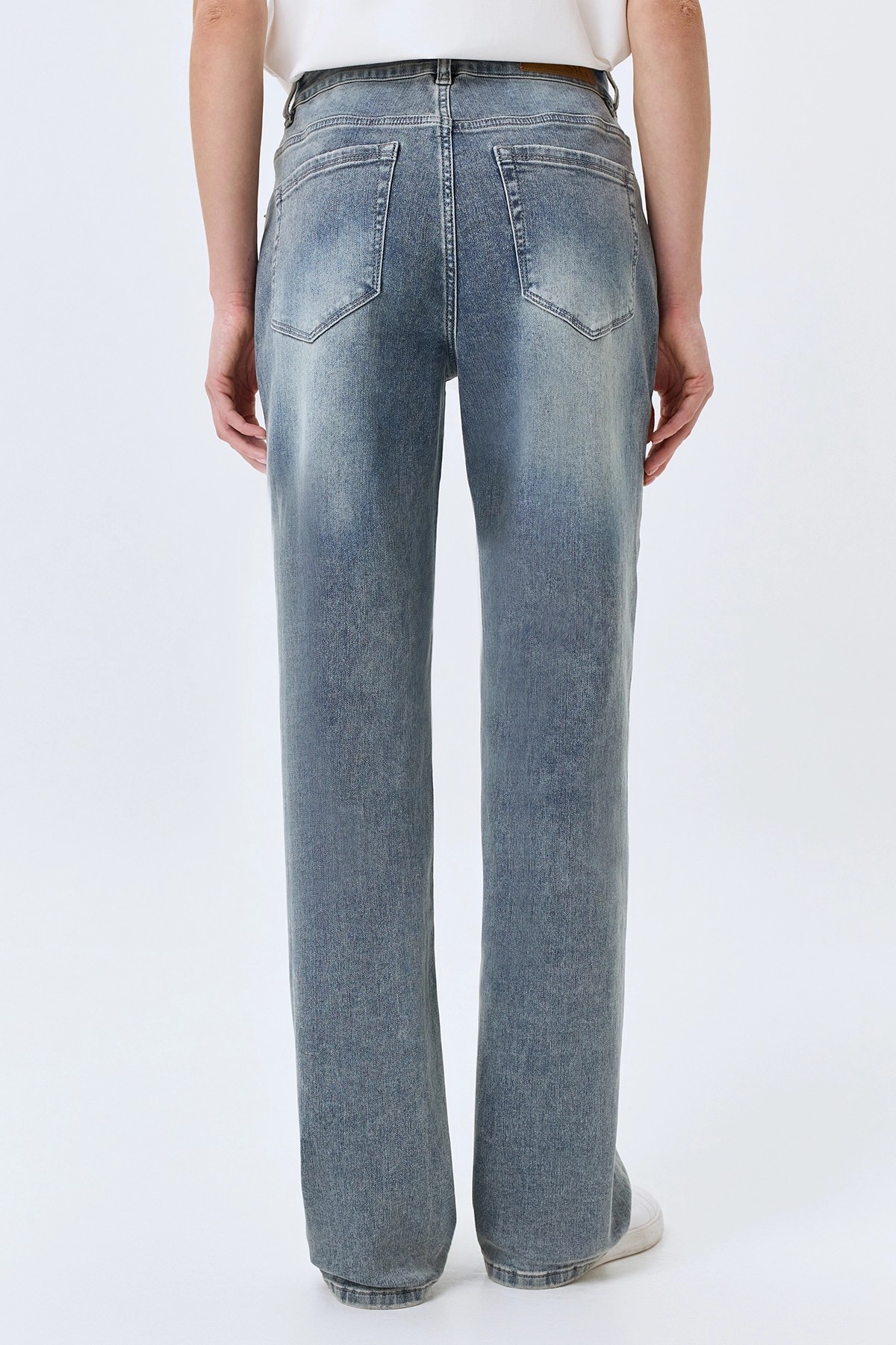 Прямые джинсы с деликатной варкой, 48