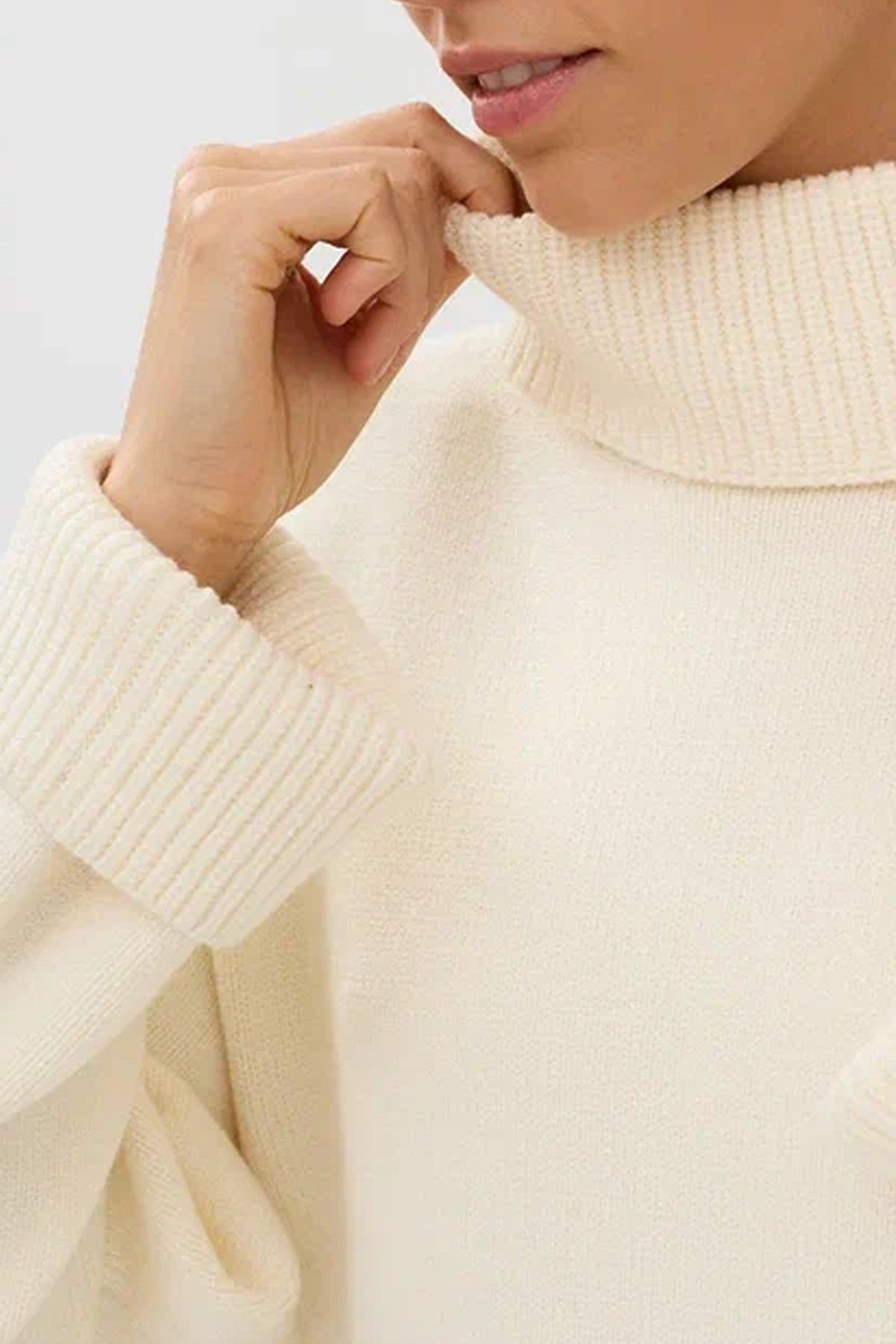 Удлинённый джемпер с воротником-стойкой, 44р