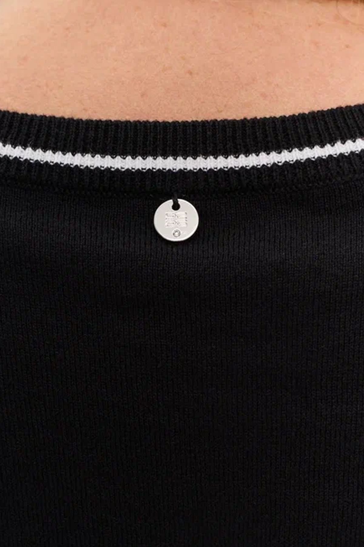 Джемпер с монохромным флоральным принтом, 48р