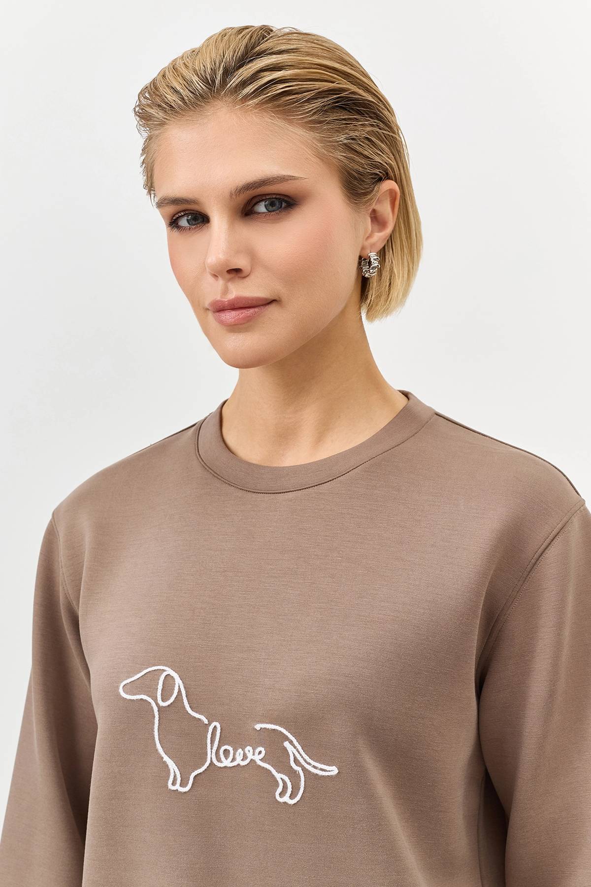 Лимитированная серия oversize джемпер с контрастной вышивкой и ремень, 34