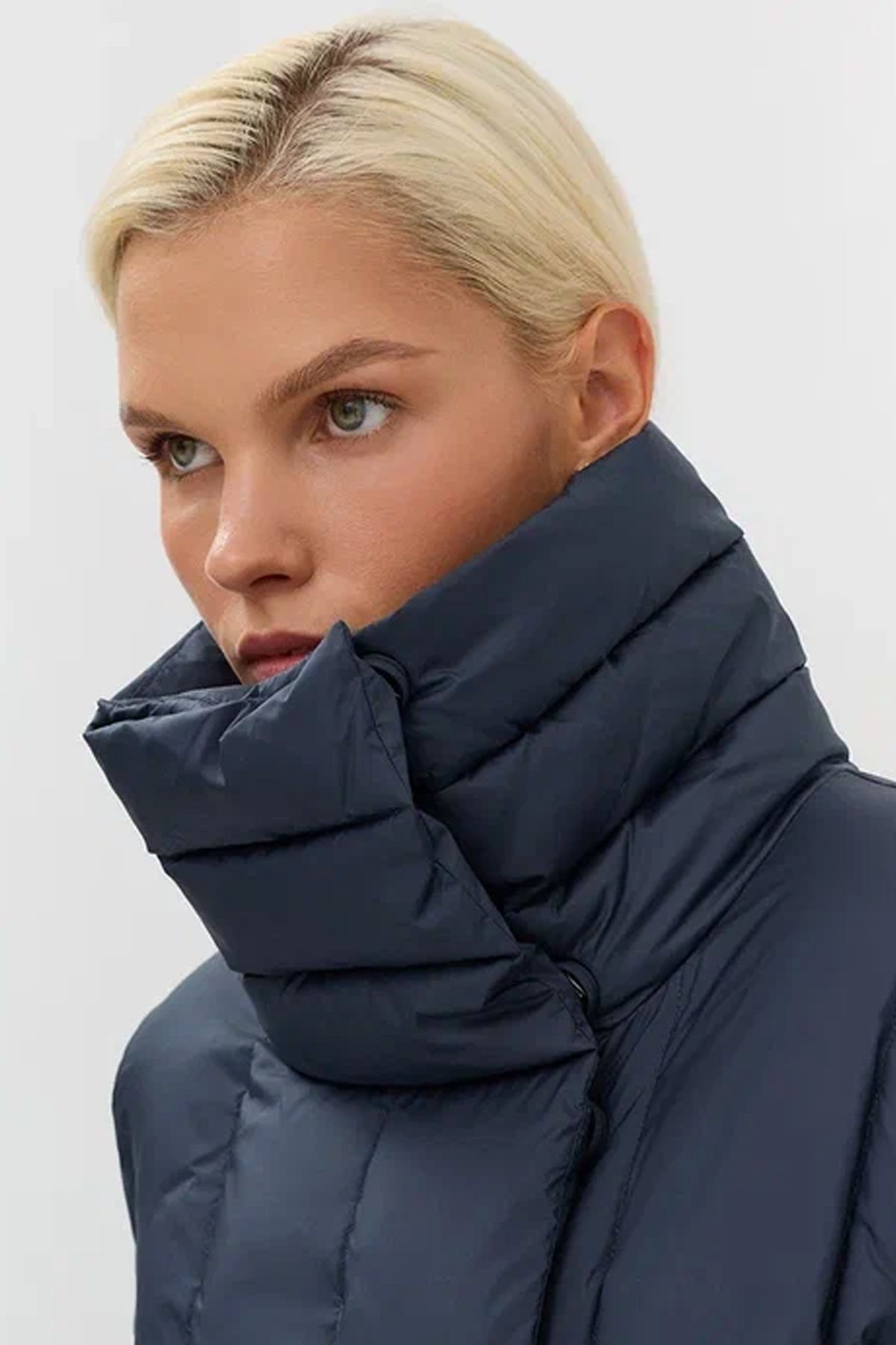 Свободное пальто с вертикальной стежкой в темно-синем цвете, 48р