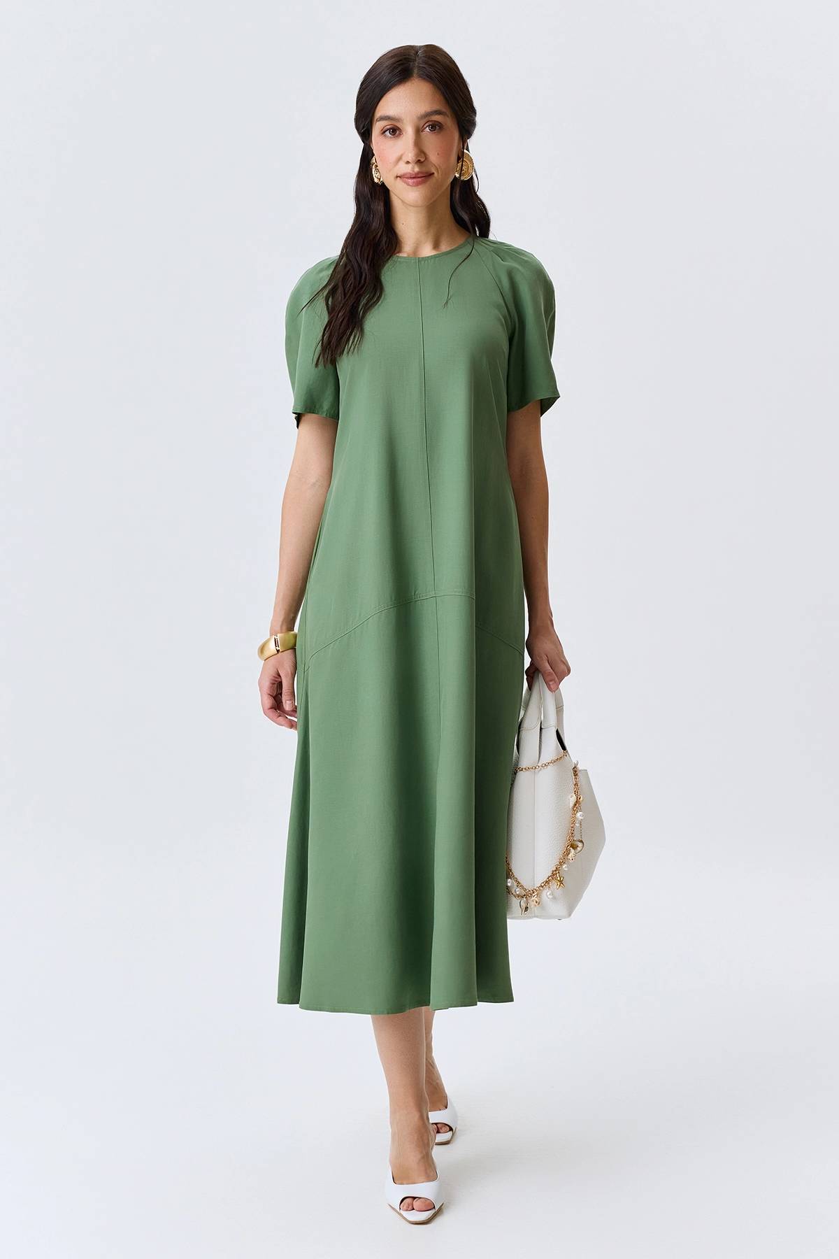 Платье А-силуэта с деталью на спинке в темно-зеленом цвете, 52