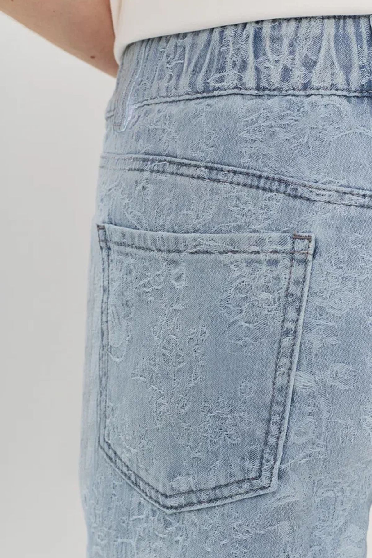 Джинсы из жакардовой ткани с деликатным принтом, 42р