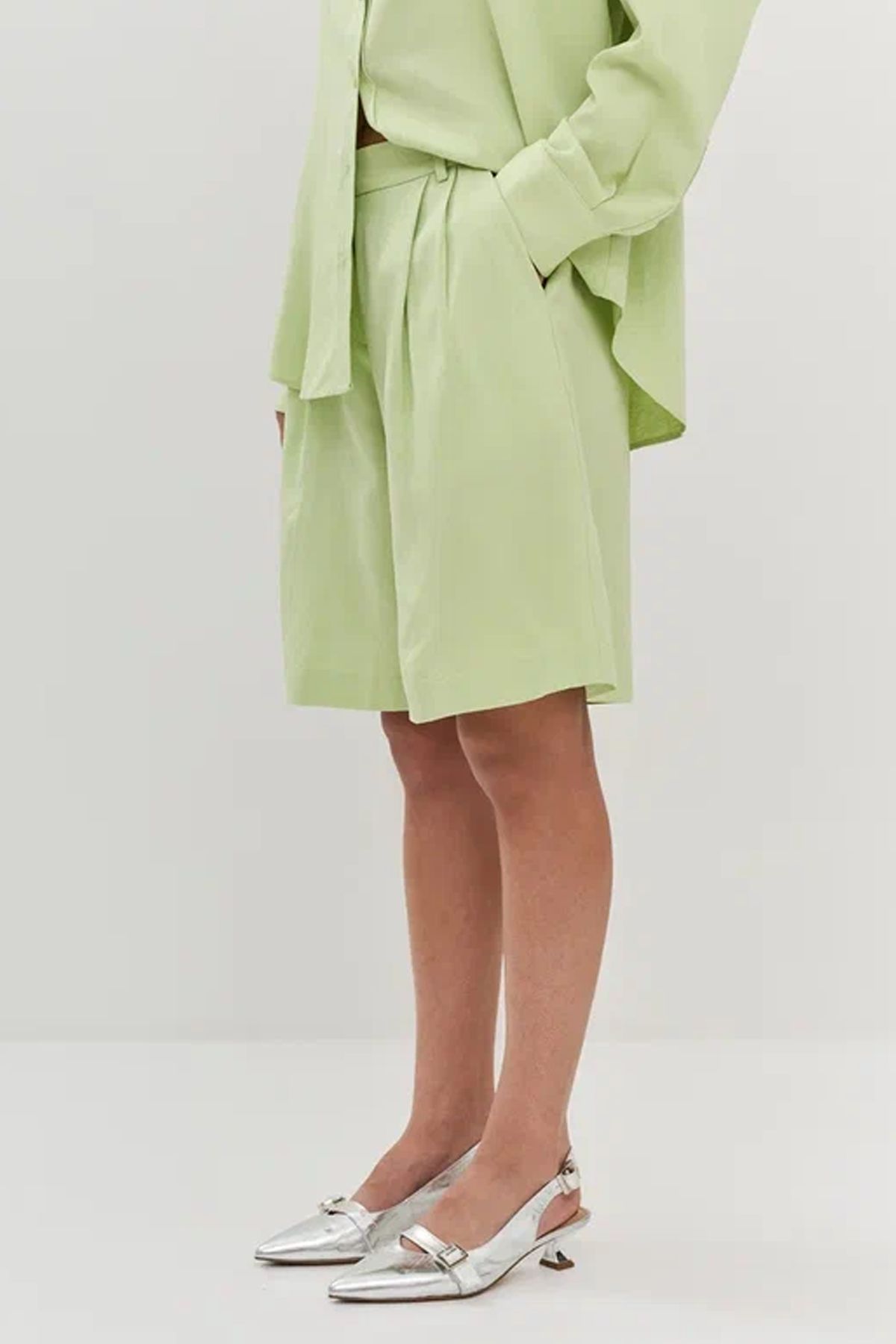 Шорты-бермуды со шлёвками, 52р