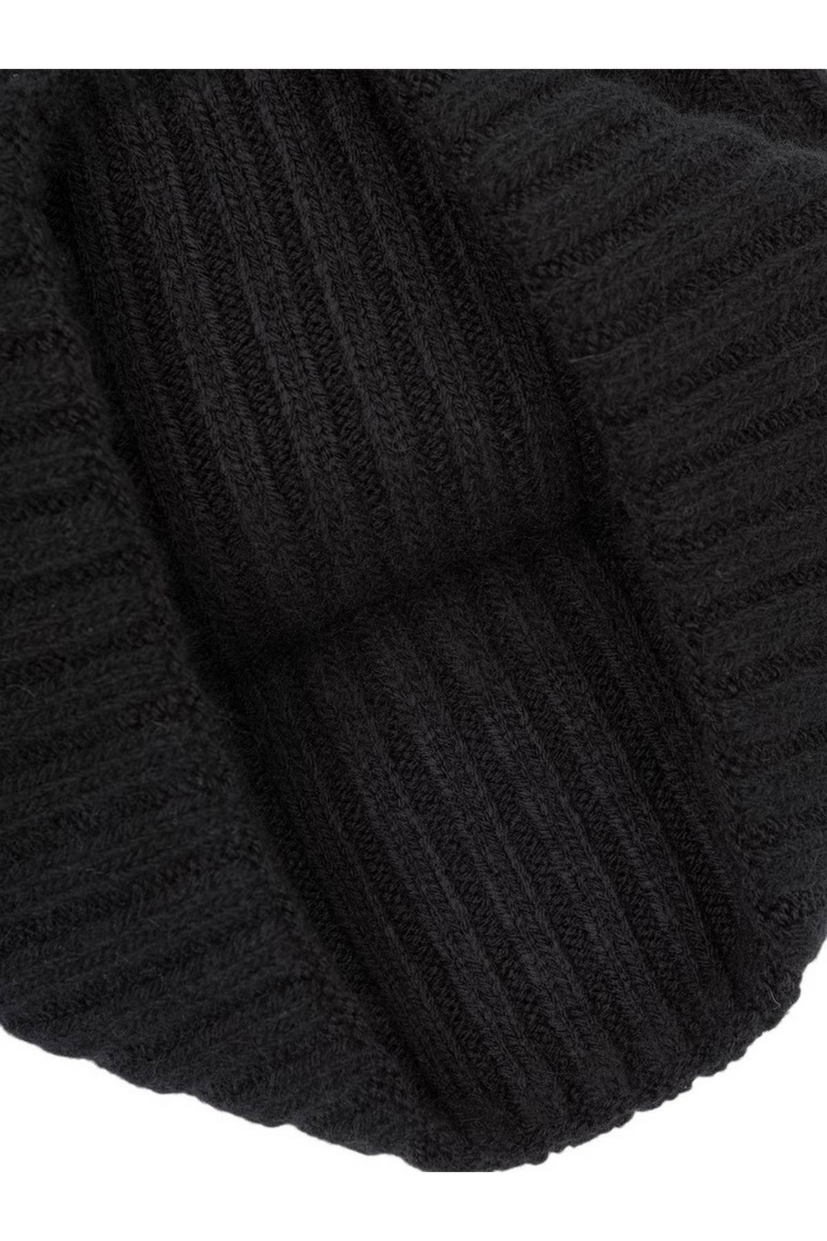 Шапка черная, One