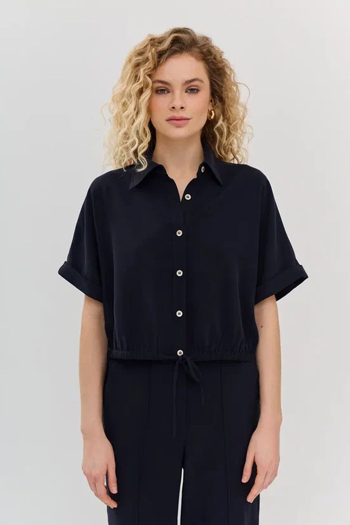 Блузка из мягкой вискозы в темно-синем цвете, 50р