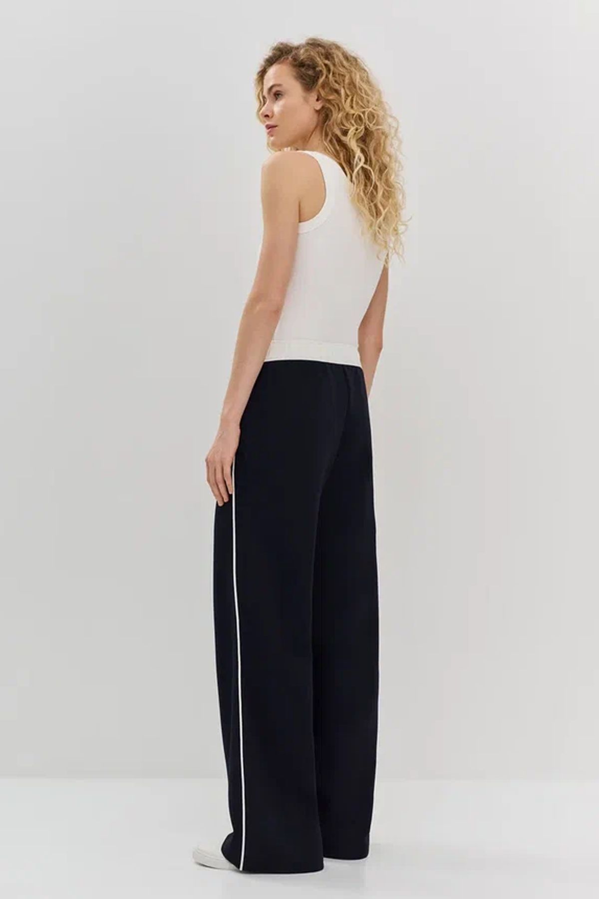 Трикотажные спортивные брюки свободного силуэта, 50р