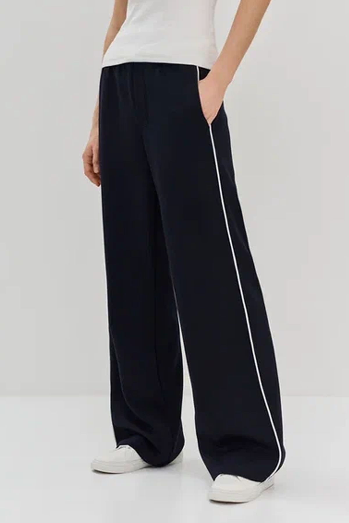 Трикотажные спортивные брюки свободного силуэта, 50р