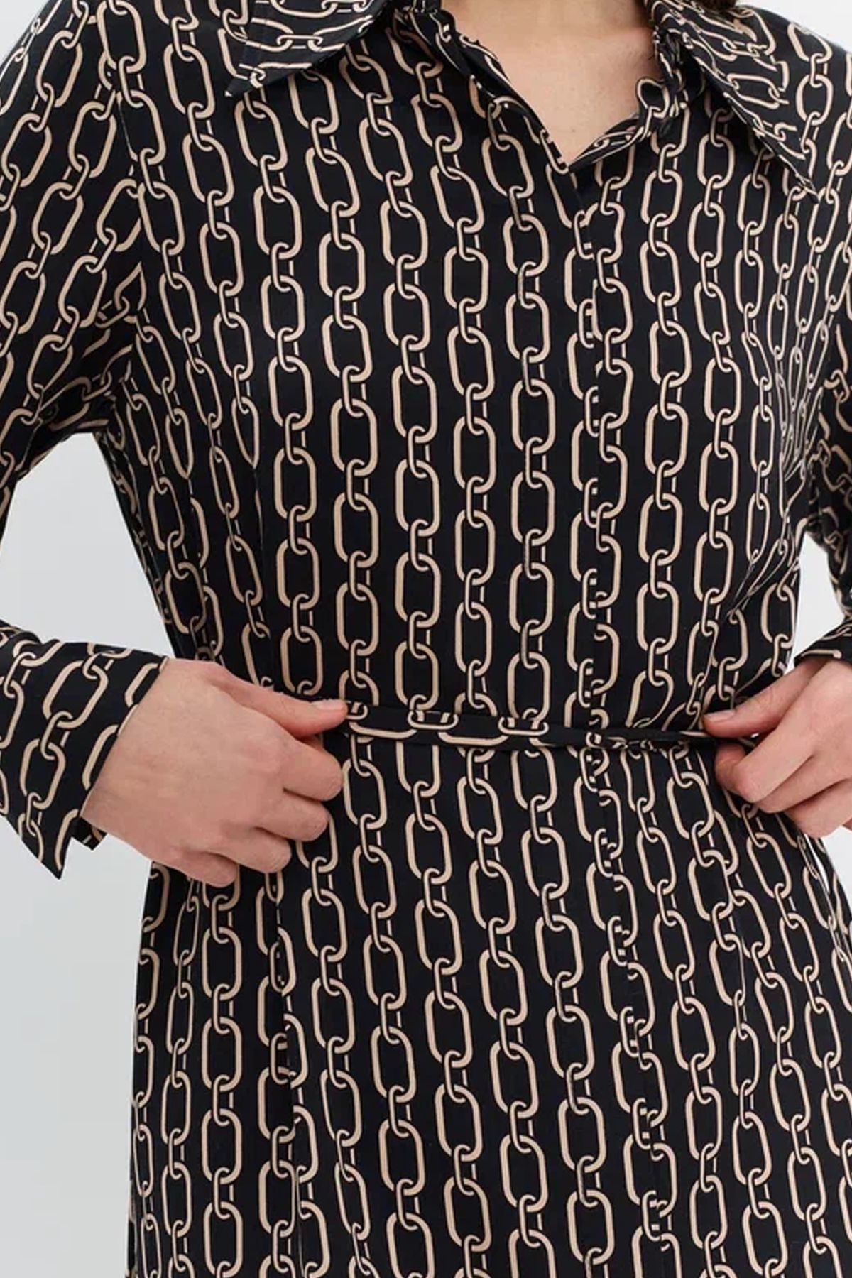 Платье-рубашка из вискозы с "цепочным" принтом, 52р