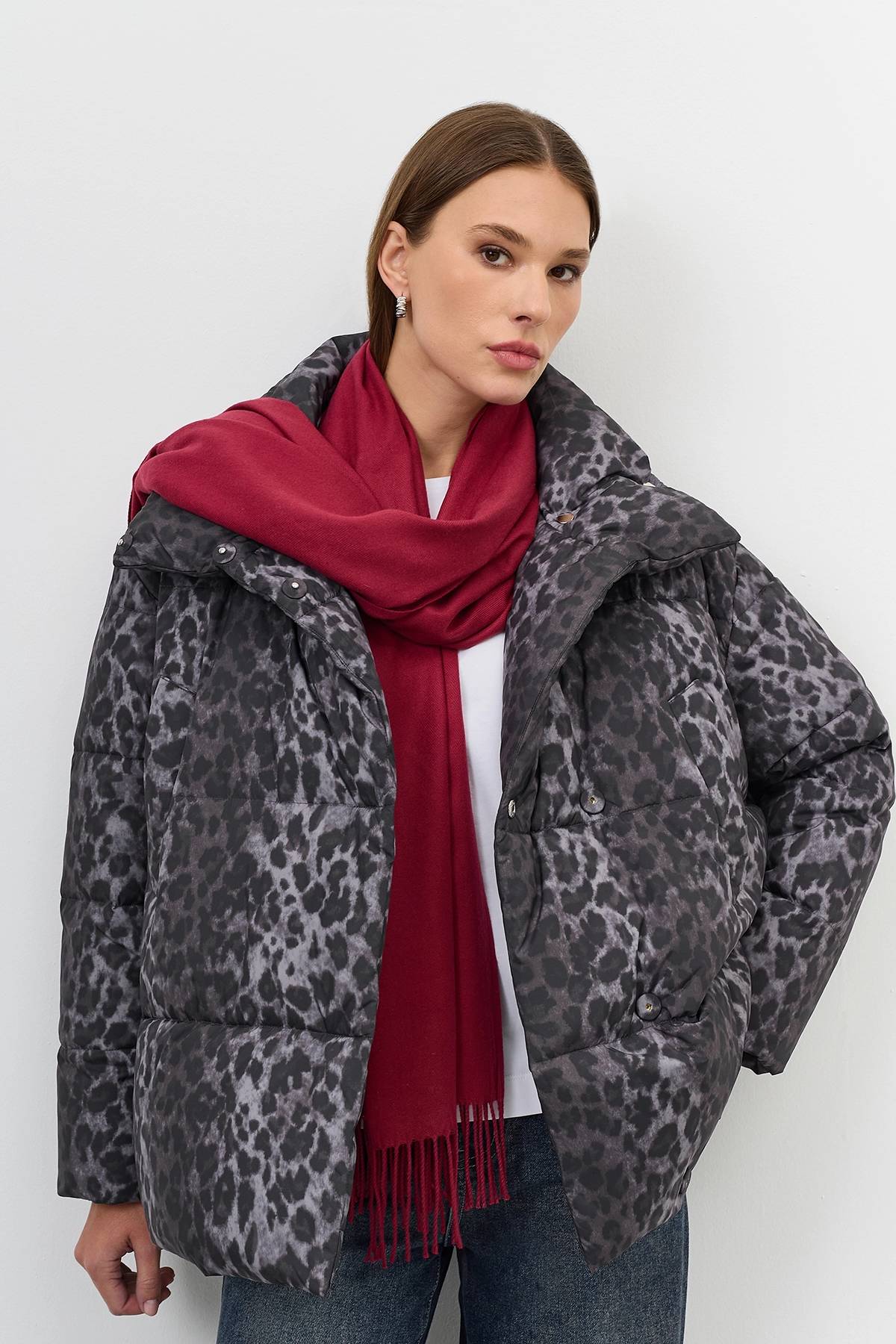 Лимитированная серия графитовая куртка с палантином , 40