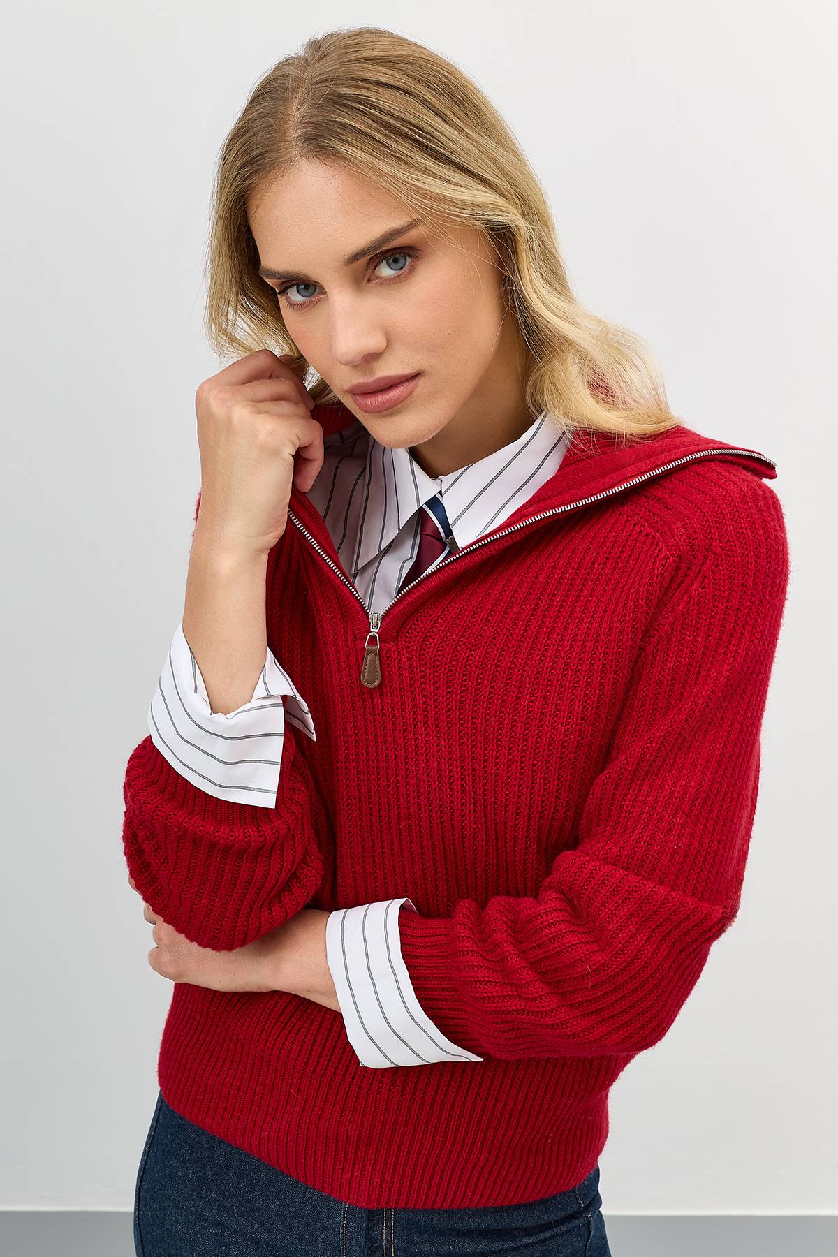 Лимитированная серия красный свитер с отложным воротником на молнии и ремень, 42