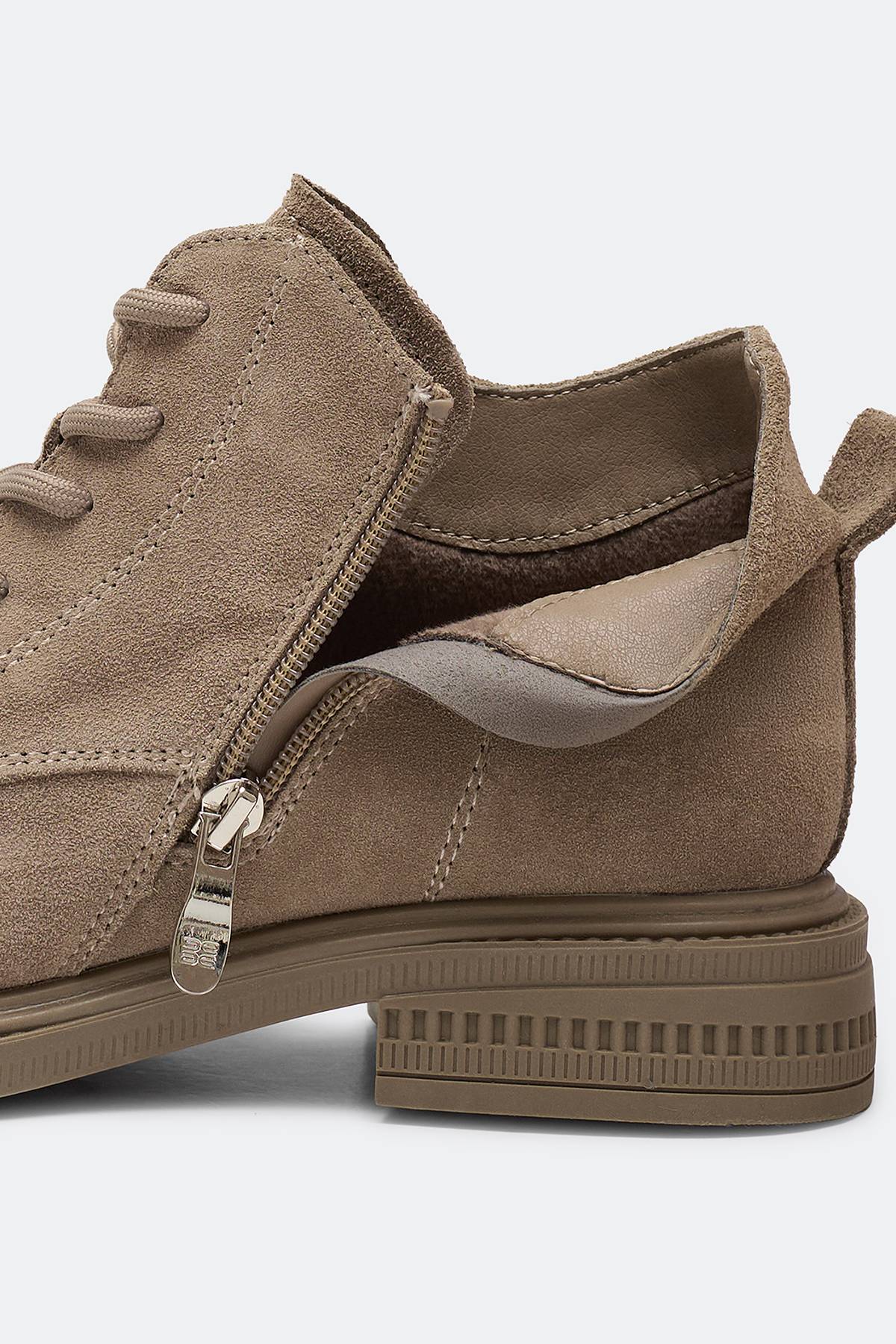 Замшевые ботинки с оригинальным вырезом, 37