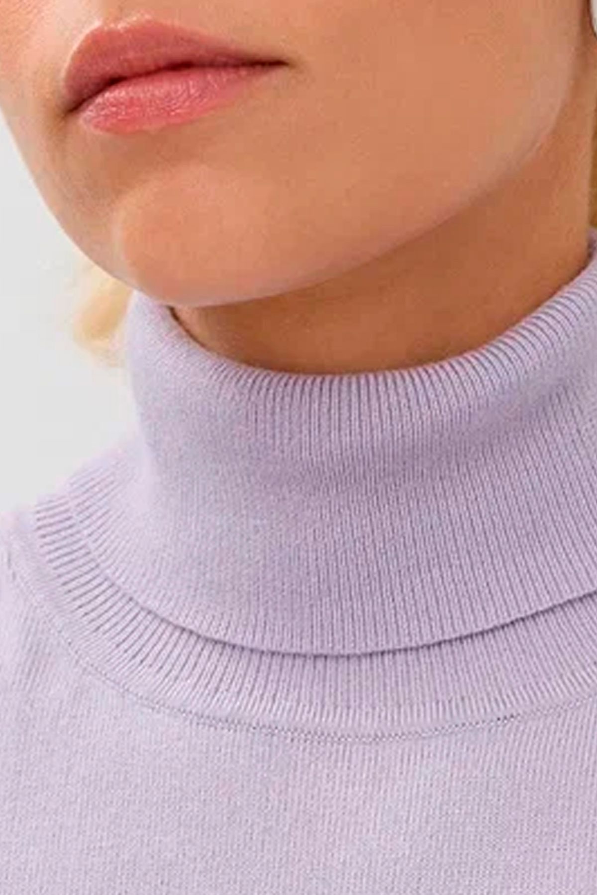 Базовый джемпер-водолазка полуприлегающего кроя, 48р