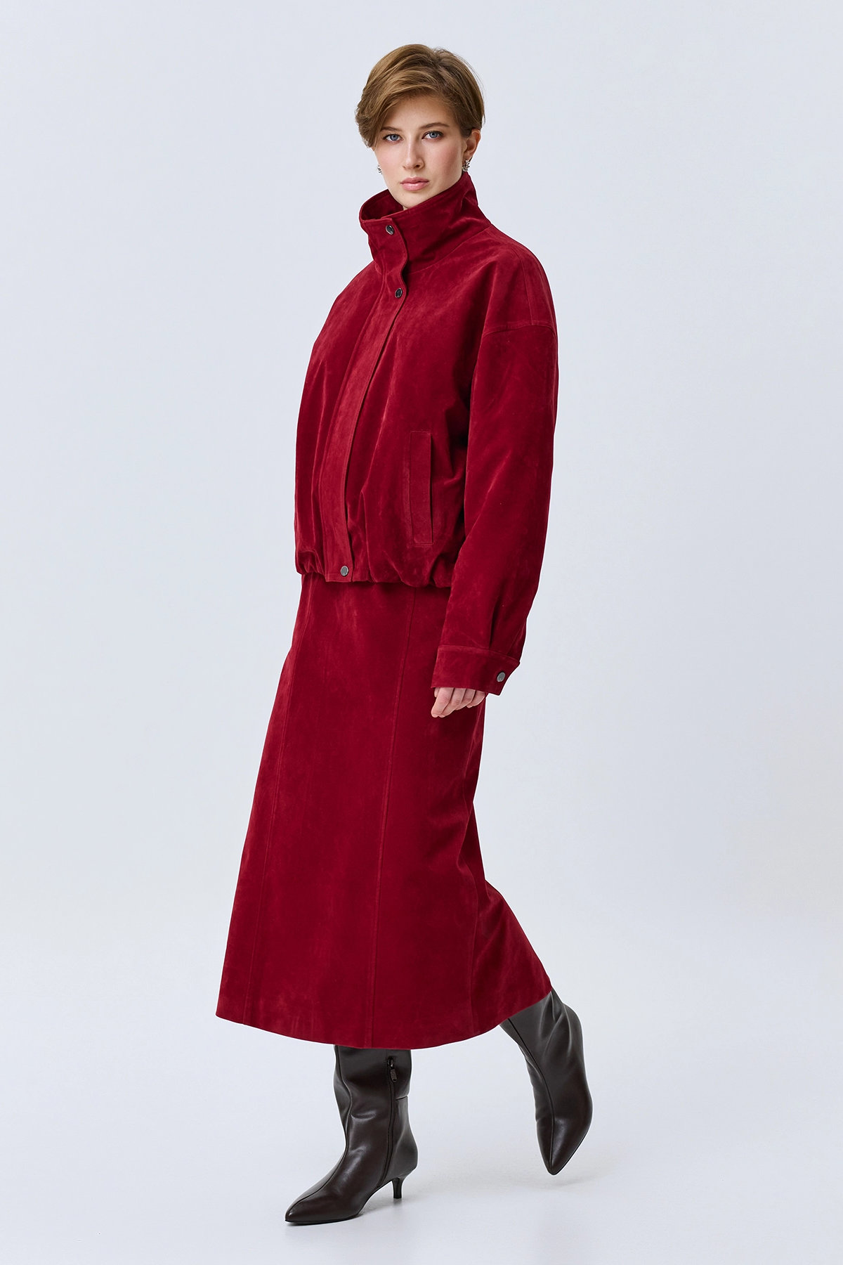 Oversize бомбер из искусственной замши, темно-красный, 50