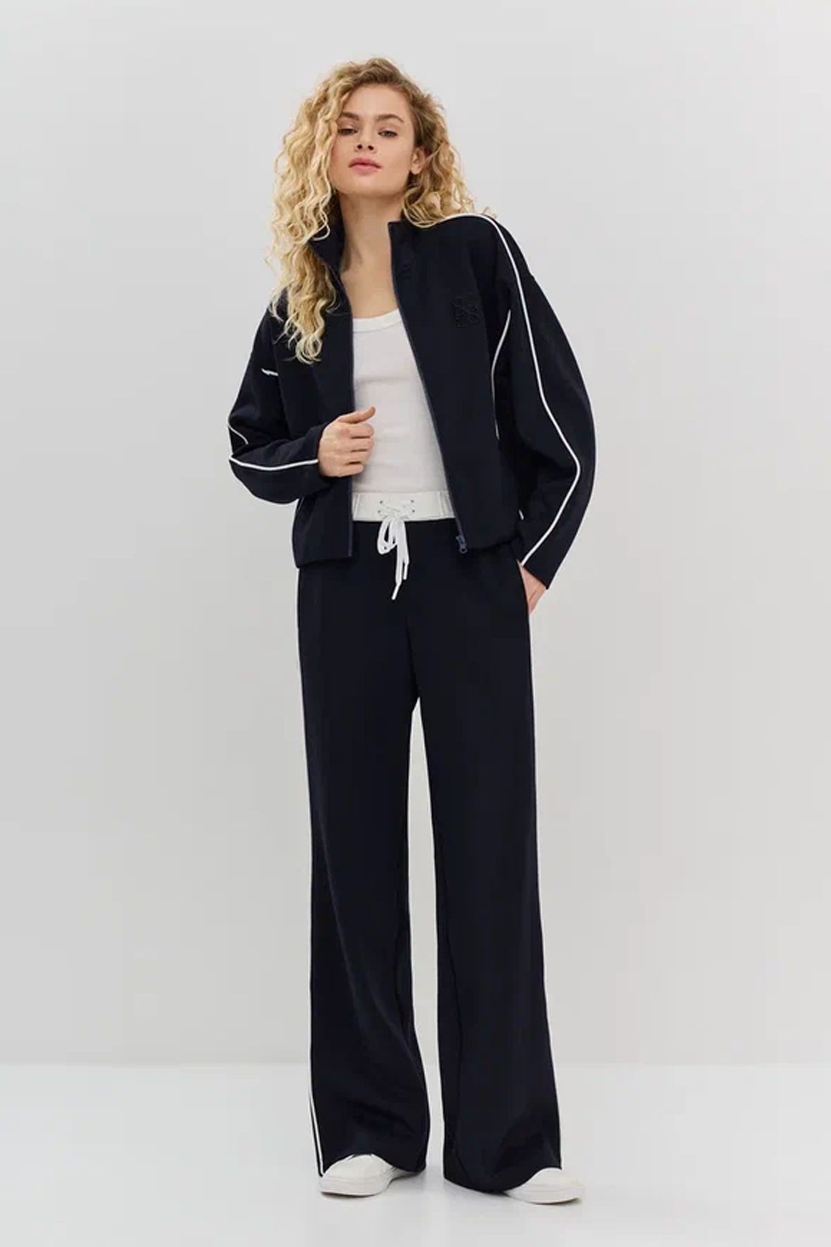 Трикотажные спортивные брюки свободного силуэта, 50р