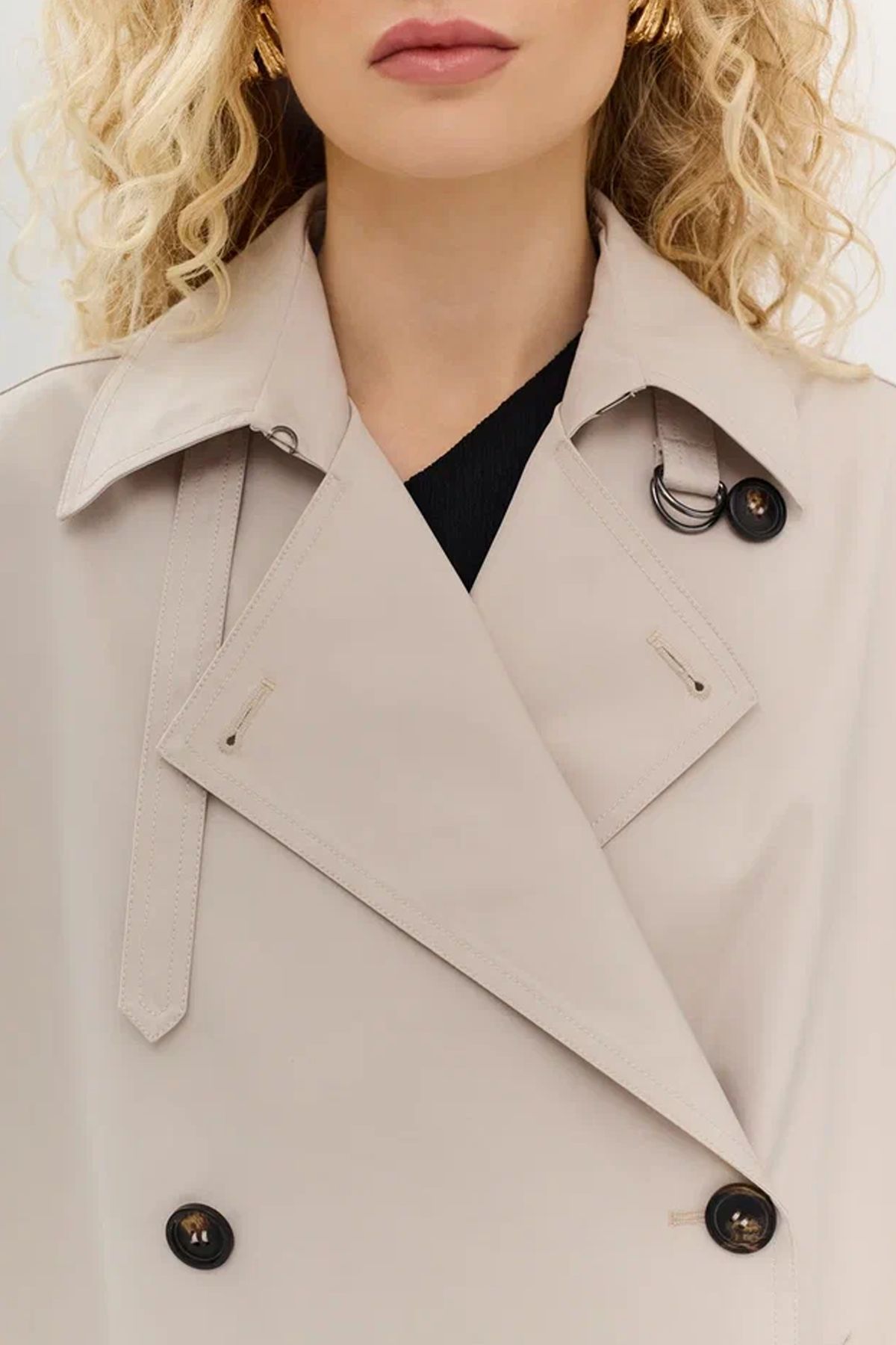 Укороченный тренч с контрастными пуговицами, 48р