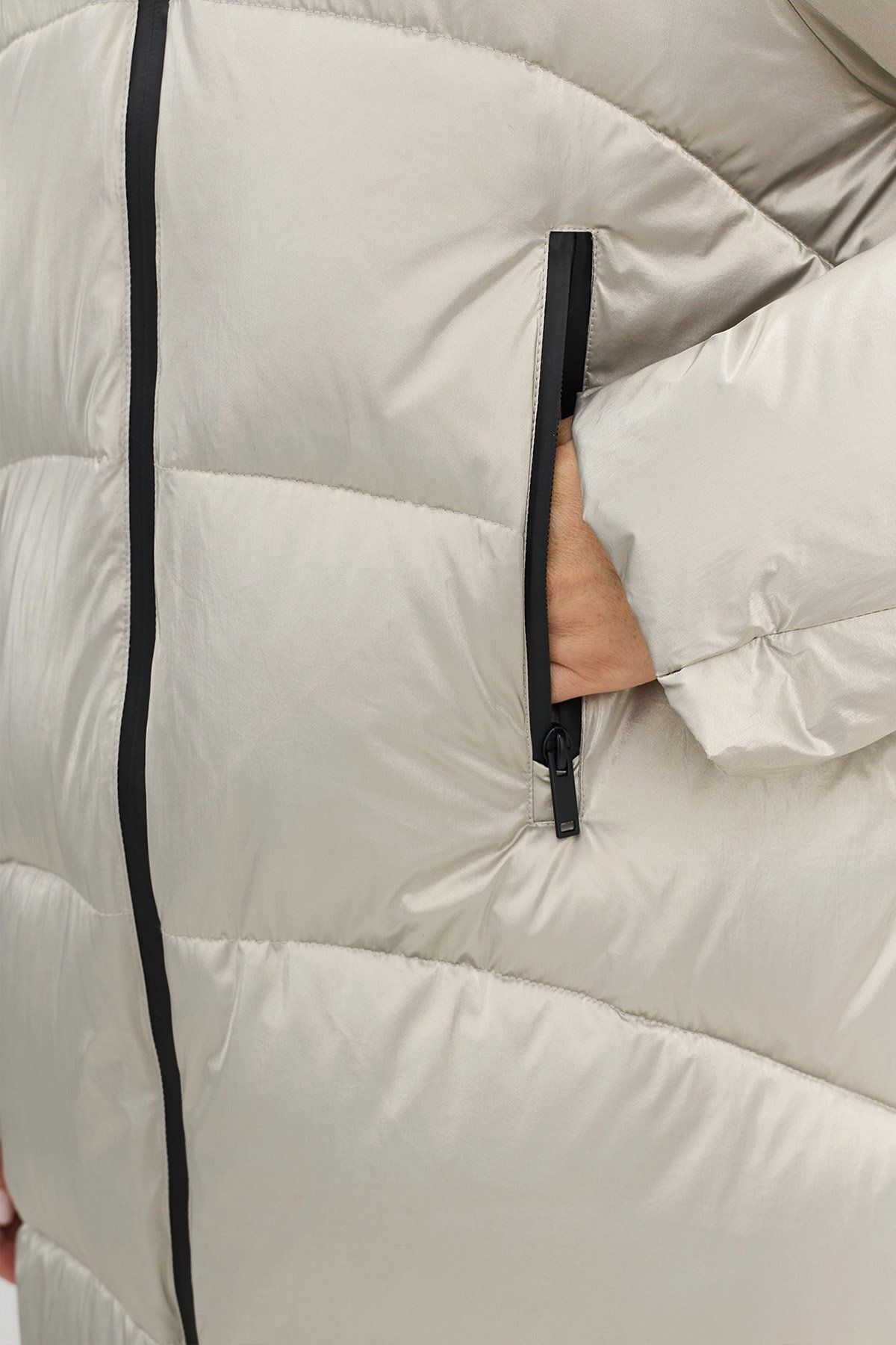 Пальто из фольгированной ткани, 50р