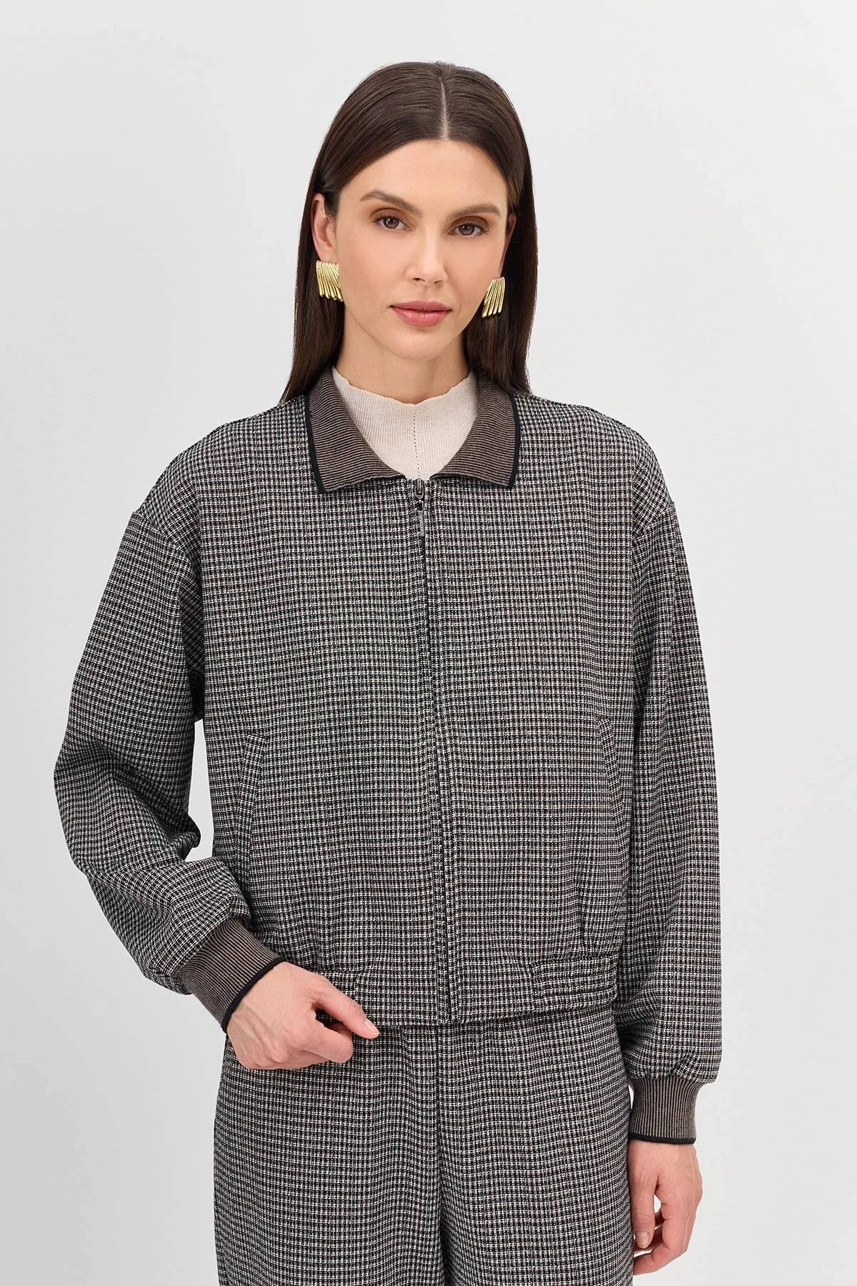 Свободный бомбер в мелкую клетку, 46