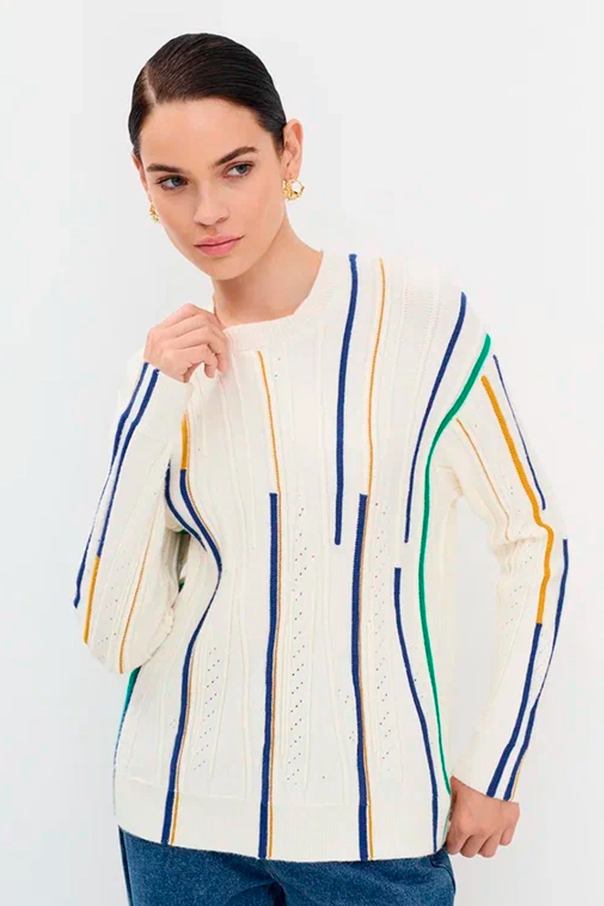 Джемпер ажурной вязки с яркими элементами в стиле color block, 50р