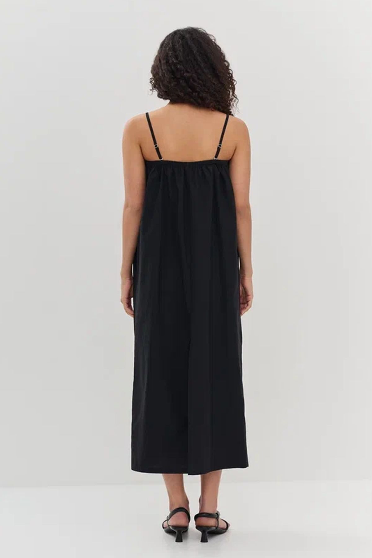 Свободное платье на тонких бретелях, 48р