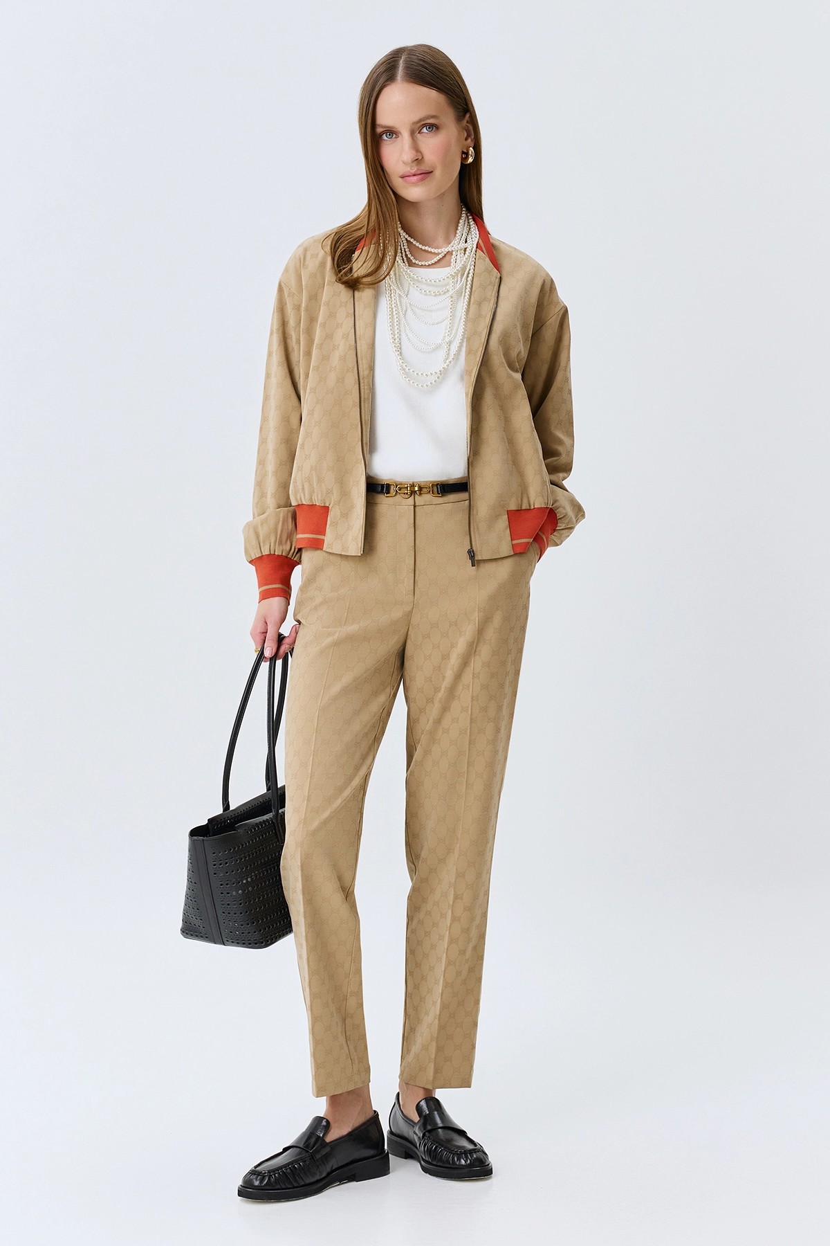 Бомбер из брендированного текстиля, 44