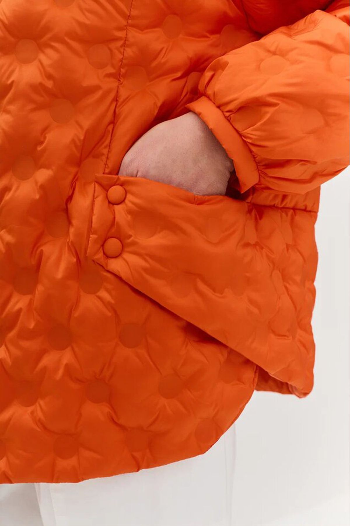 Стильная куртка oversize на натуральном утеплителе с фантазийной стежкой в оранжевом цвете, 44р