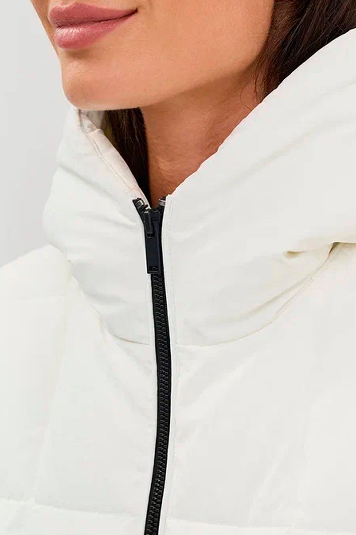 Куртка с декоративной тесьмой по линии капюшона, 50р