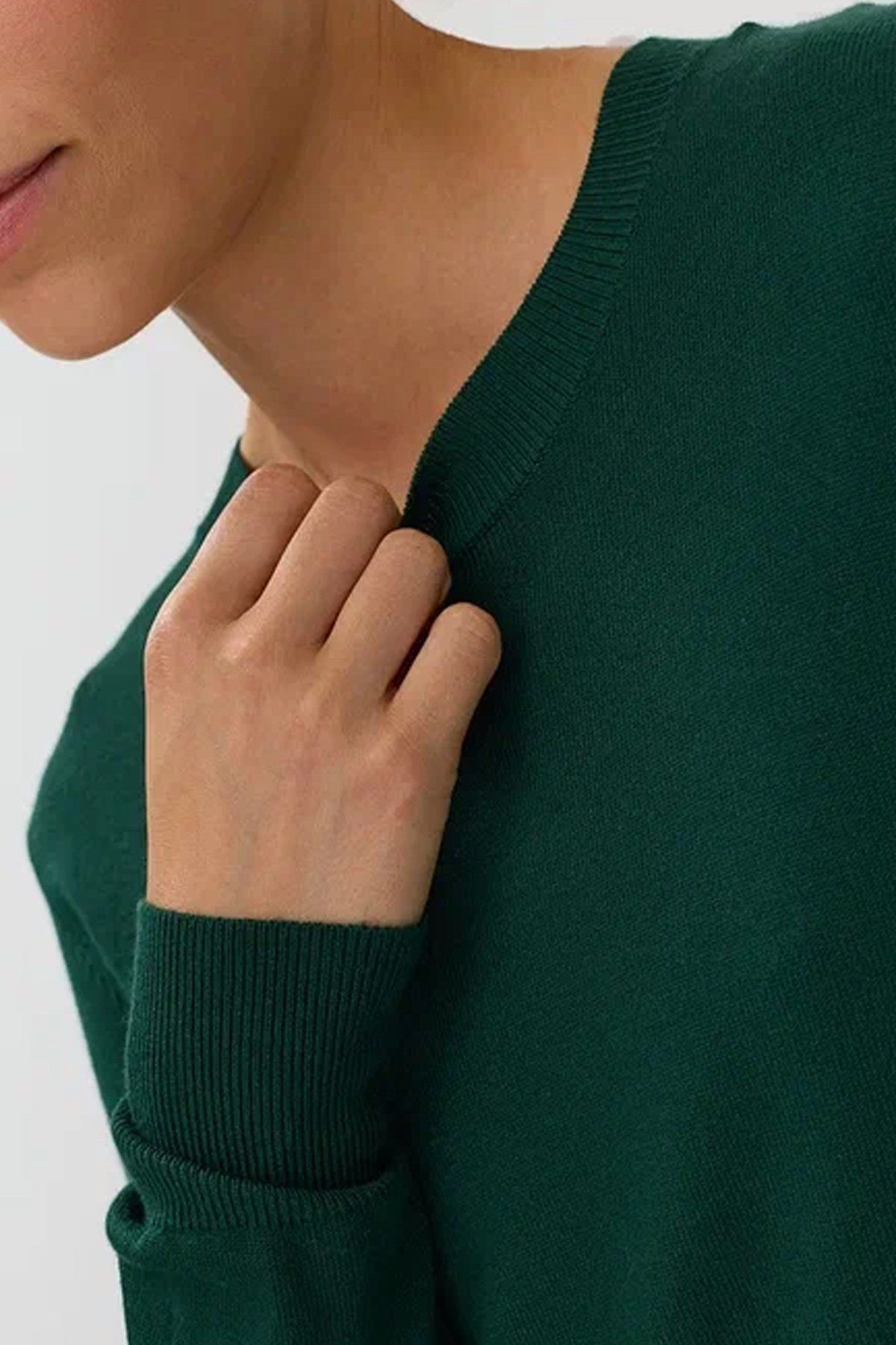 Базовый вязаный джемпер в изумрудном цвете, 48р