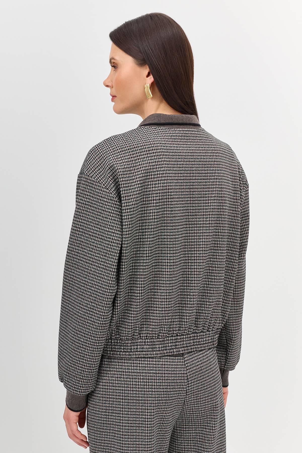 Лимитированная серия бомбер в мелкую клетку с палантином, 36