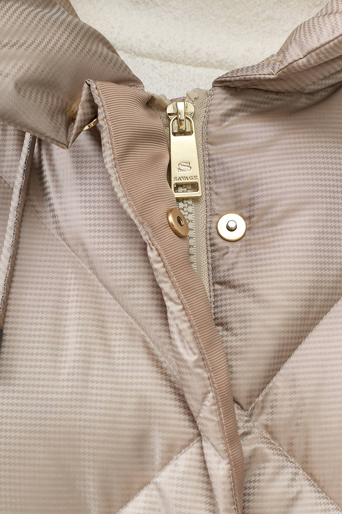 Лимитированная серия  пуховое пальто из фактурной ткани и палантин, 42