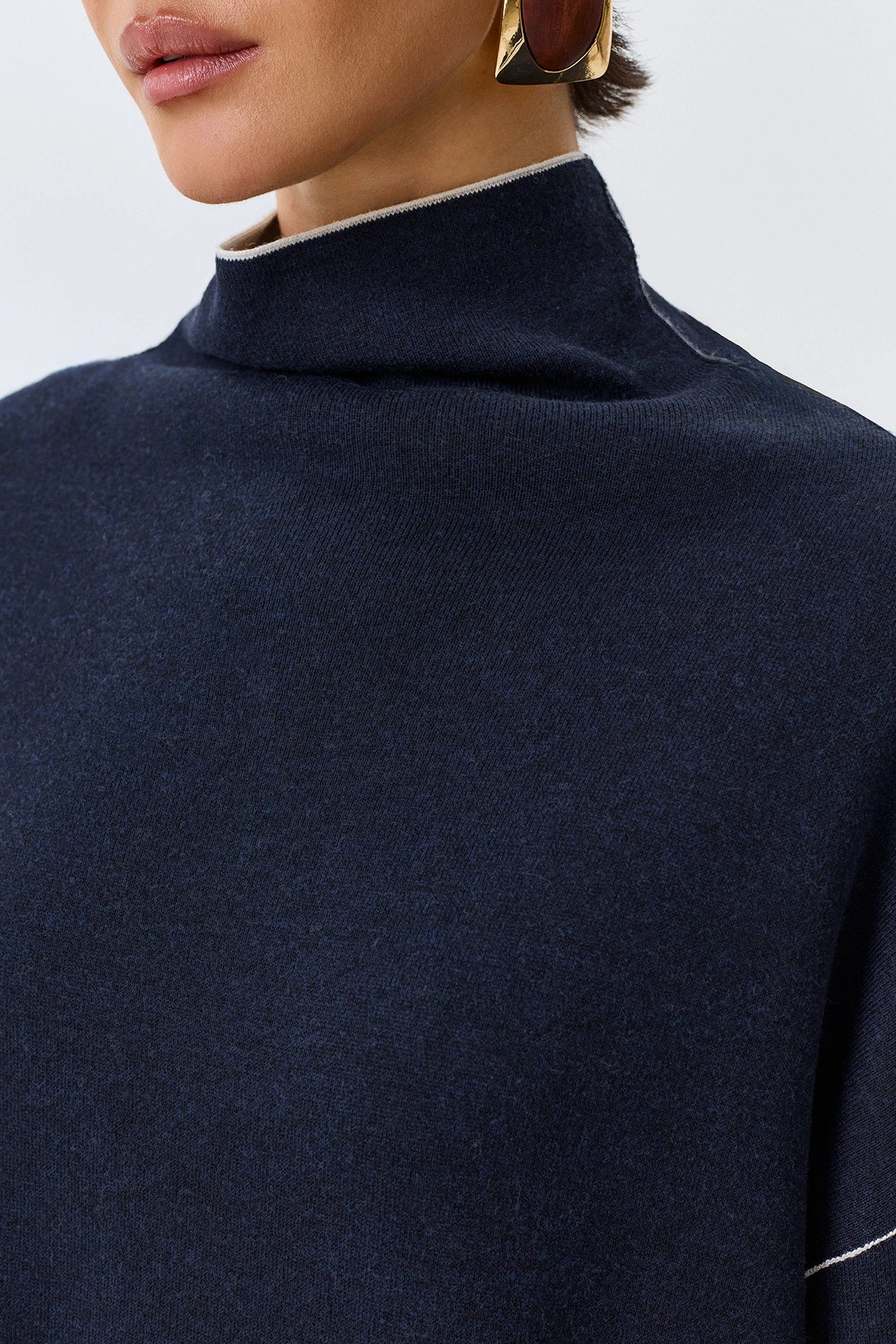 Oversize джемпер с контрастными кантами, 46