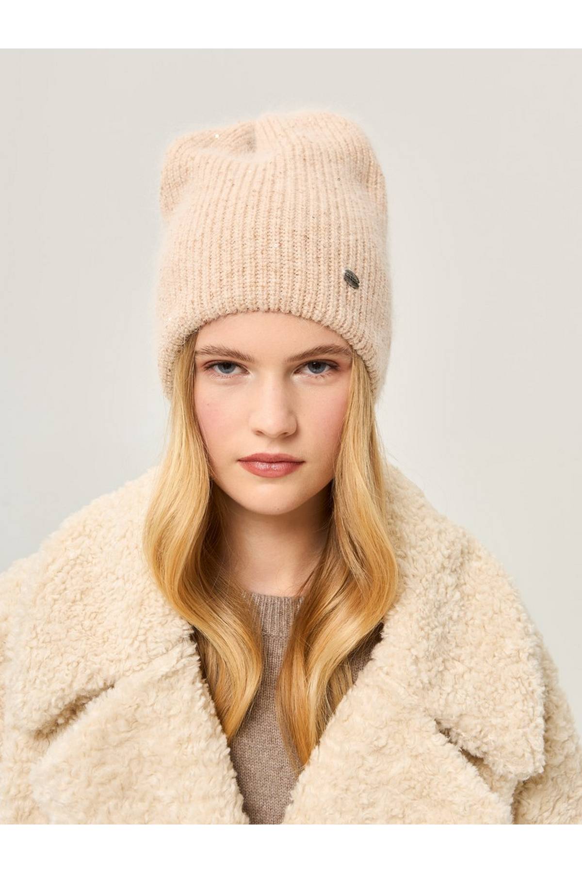 Шапка бежевая, One