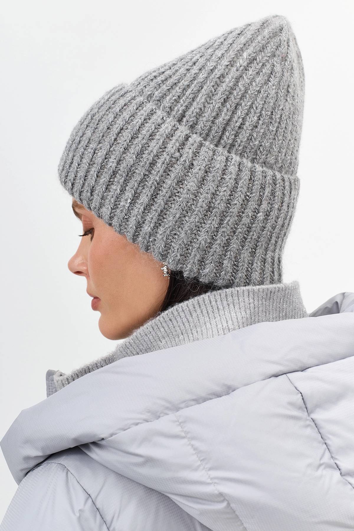 Серая шапка в рубчик с деликатным люрексом, One