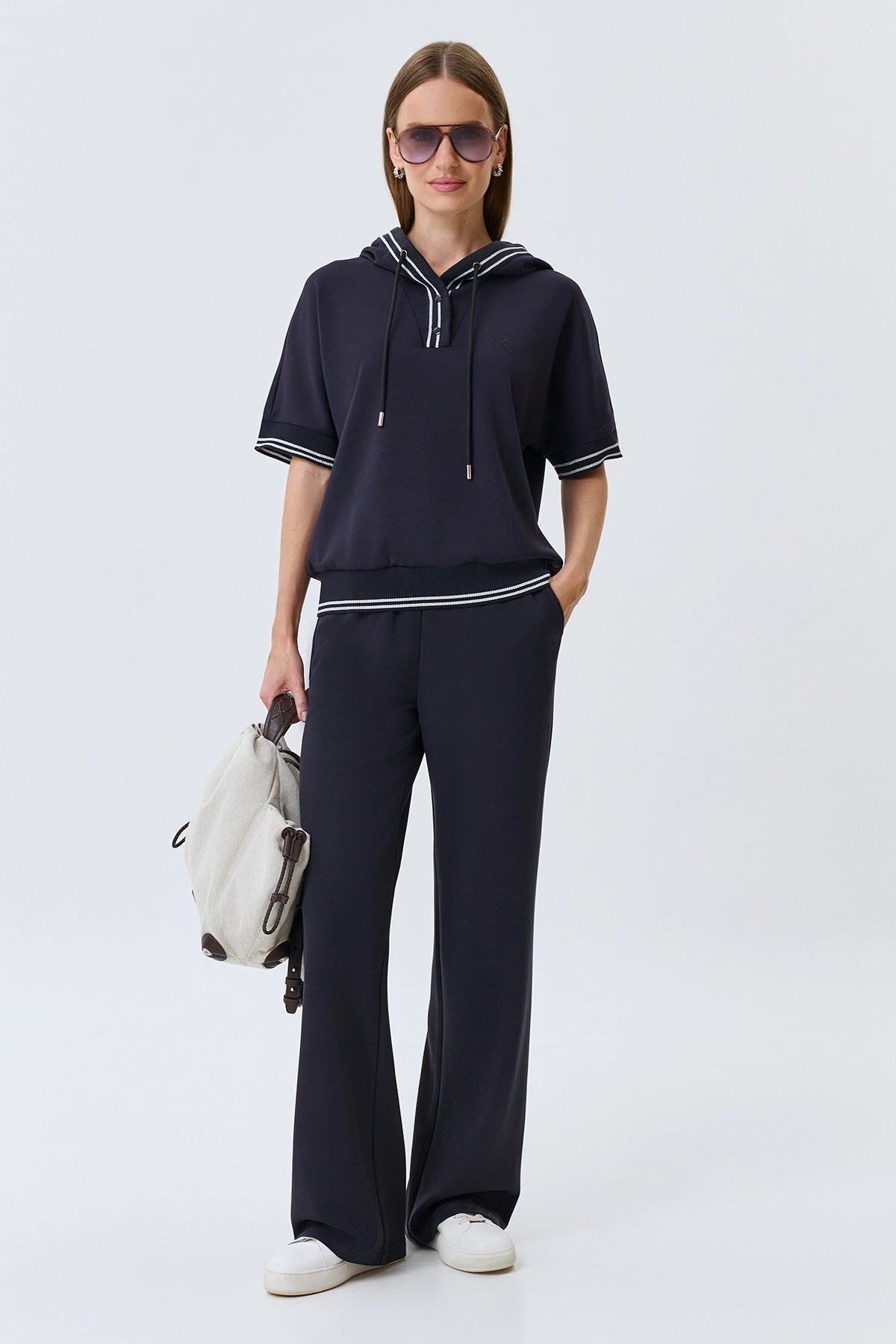 Трикотажный джемпер с капюшоном, 44