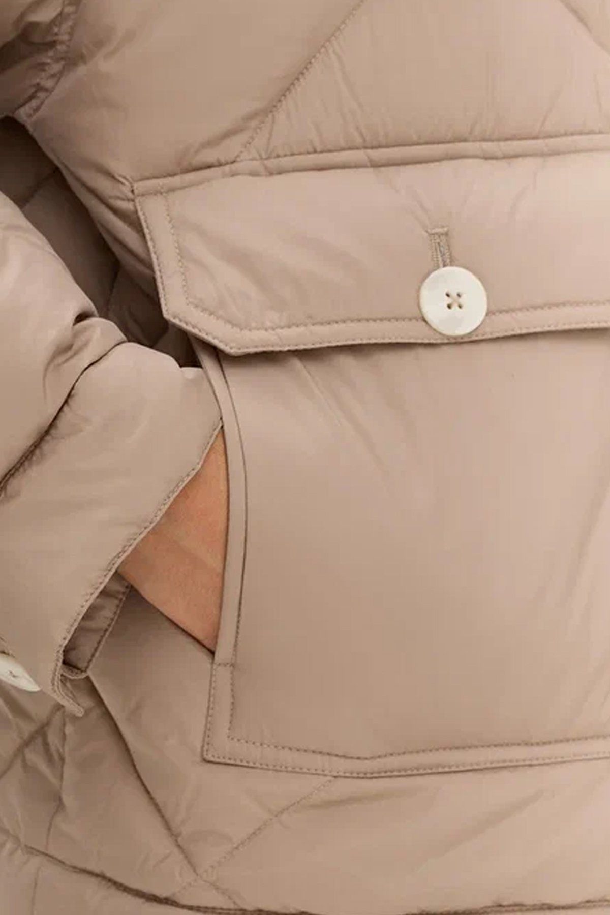 Стеганая куртка с меховым воротником, 42р