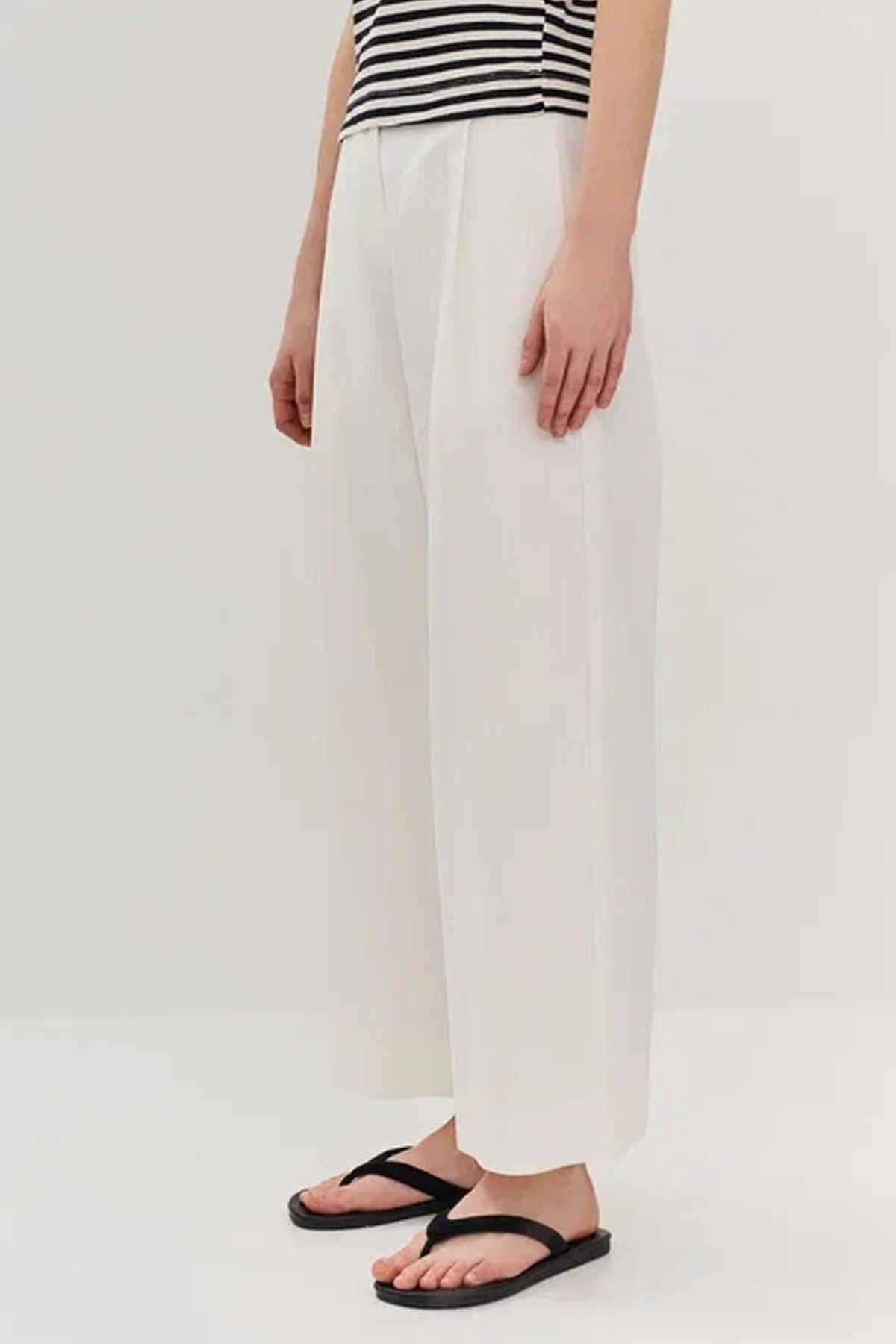 Белые брюки с защипами, 42р