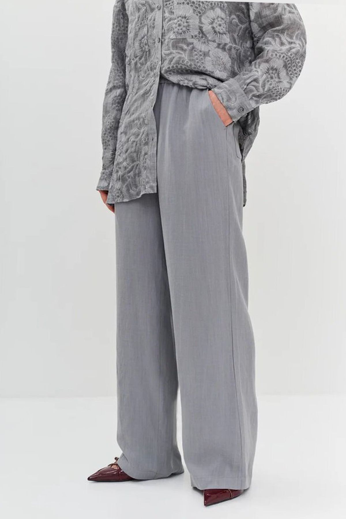 Брюки серого цвета с резинкой на талии, 44р