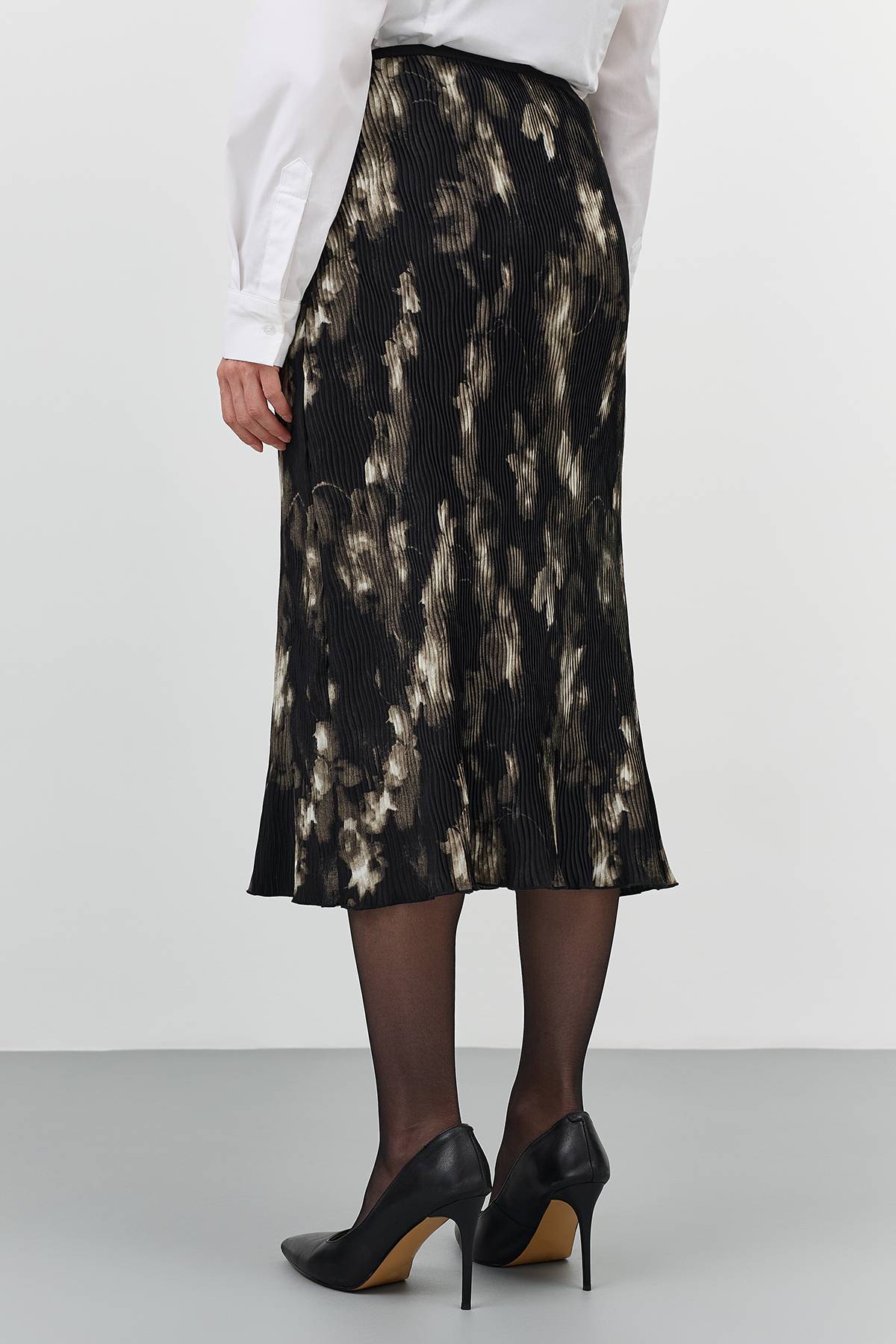 Юбка-плиссе из фактурной ткани, 50