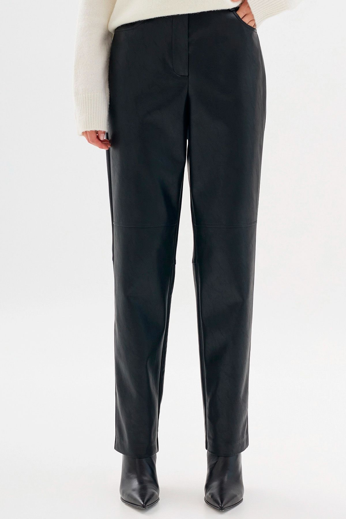 Однотонные брюки из полиуретана в чёрном цвете, 42р