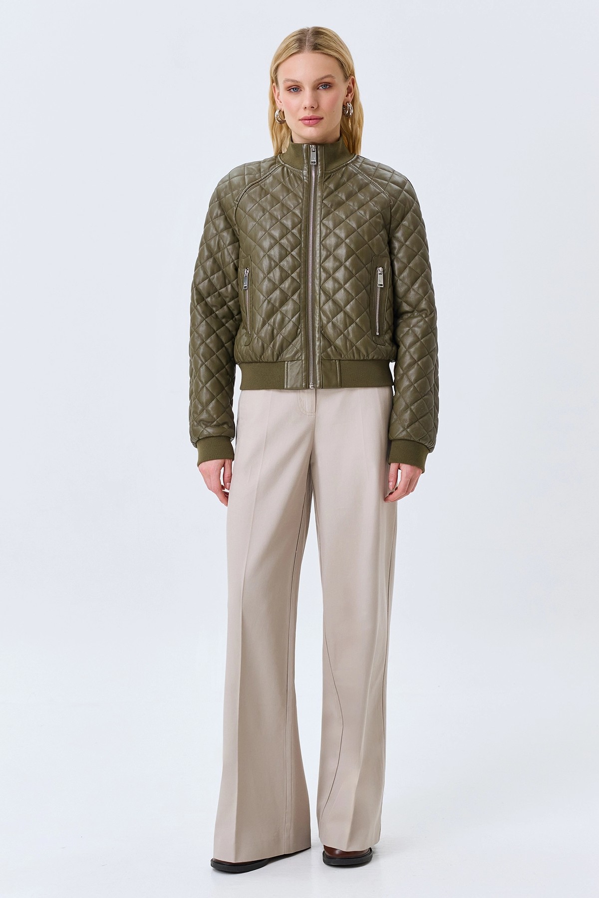 Стеганый бомбер из эко кожи, 48